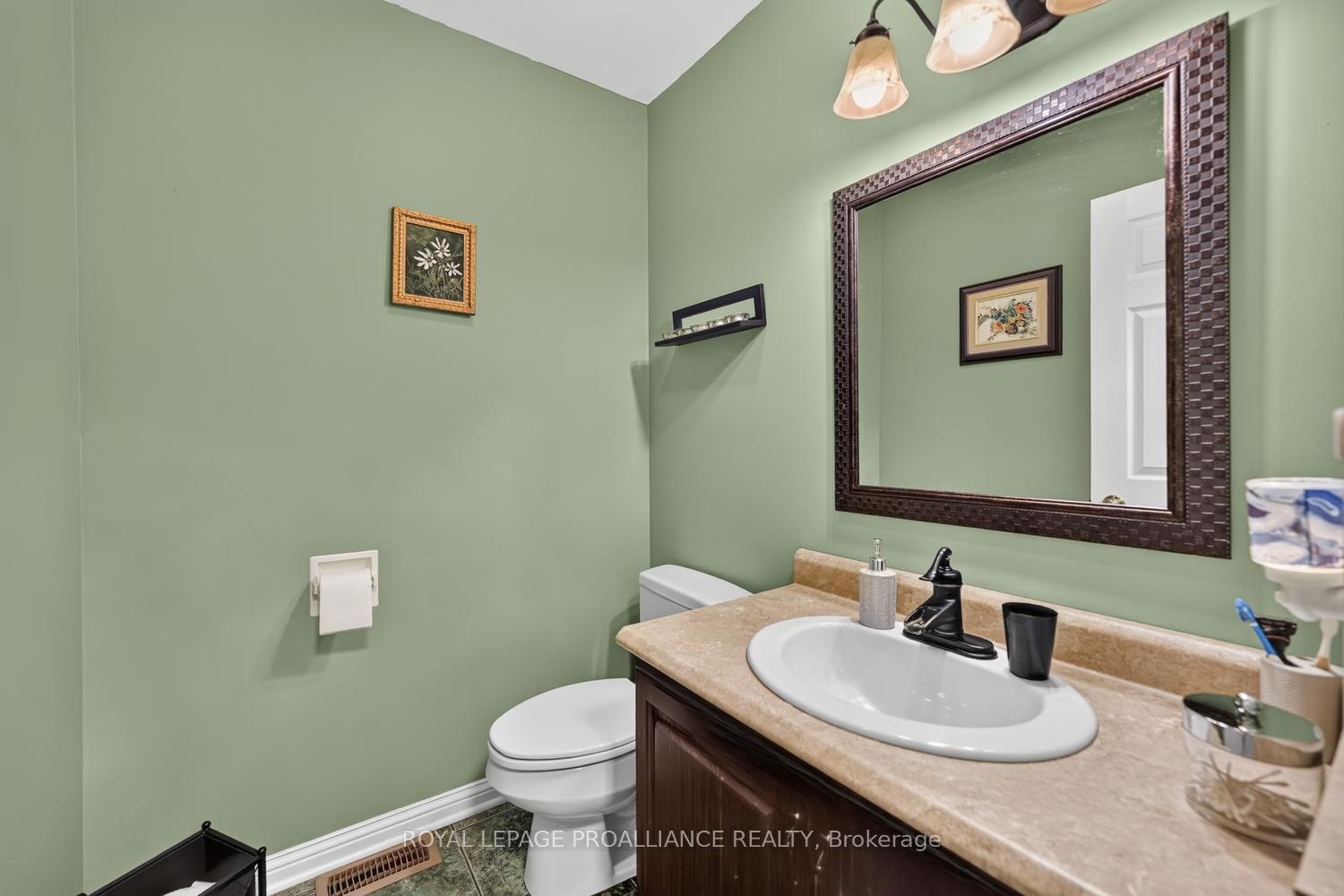 132 Kingston Crescent Property Photo 14