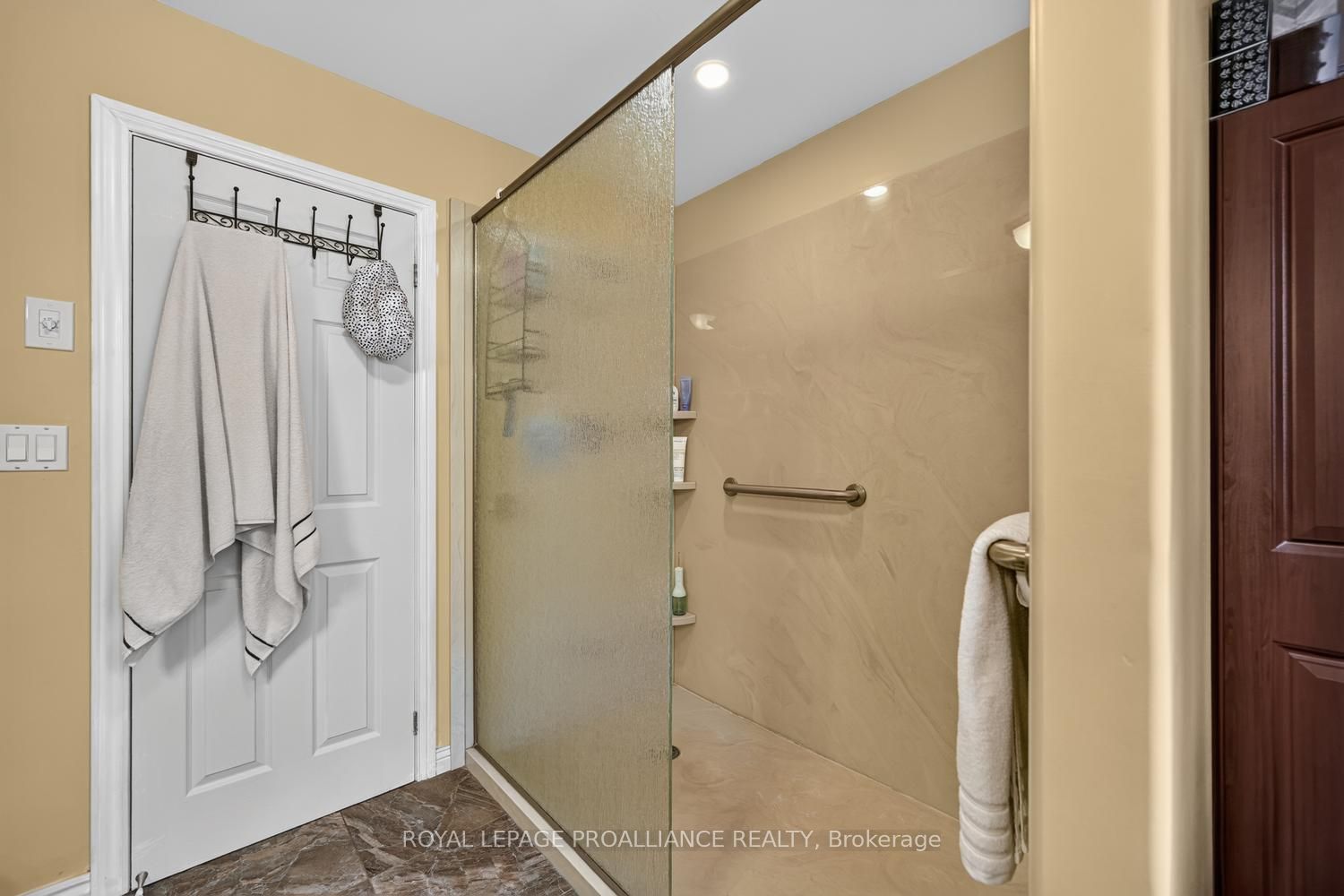 132 Kingston Crescent Property Photo 18