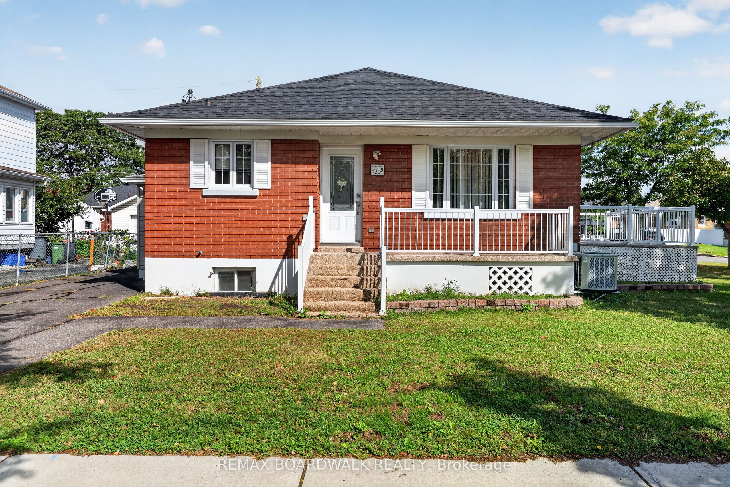 583 Donald Street Property Photo 1