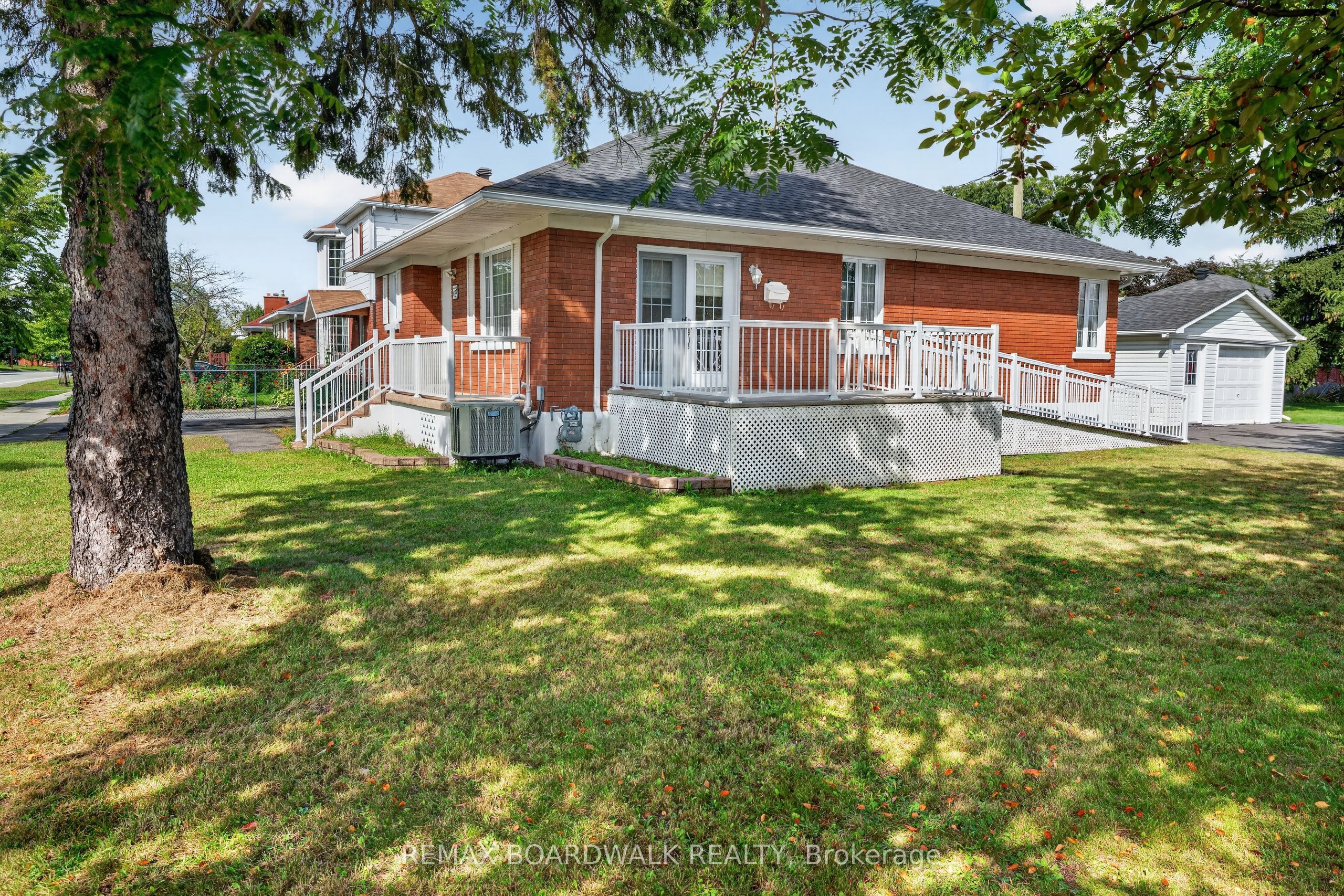 583 Donald Street Property Photo 3