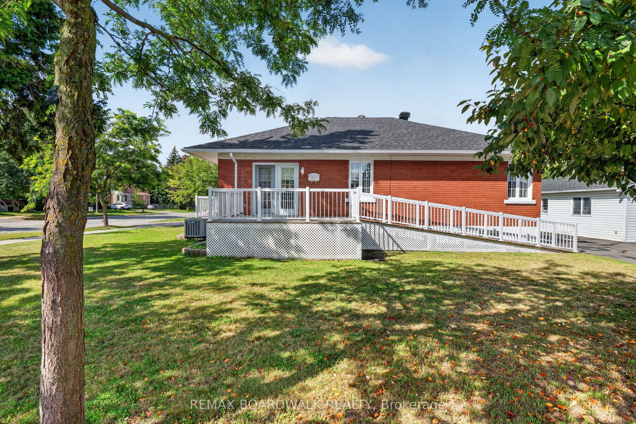 583 Donald Street Property Photo 6