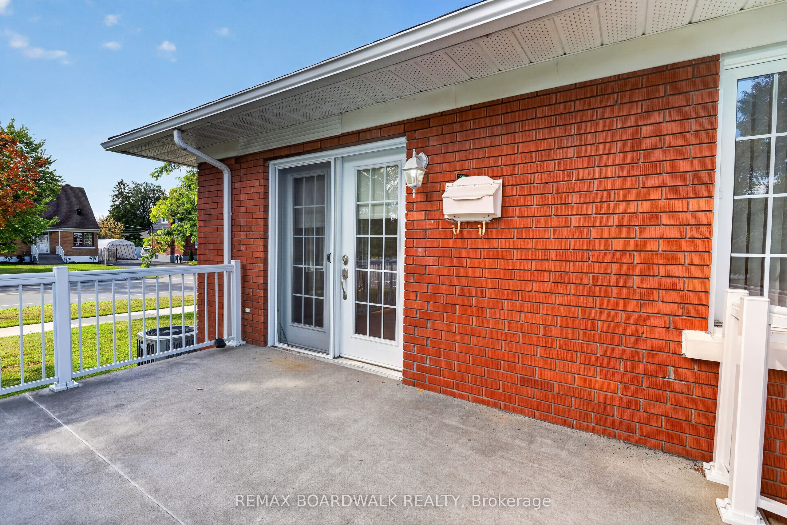 583 Donald Street Property Photo 7
