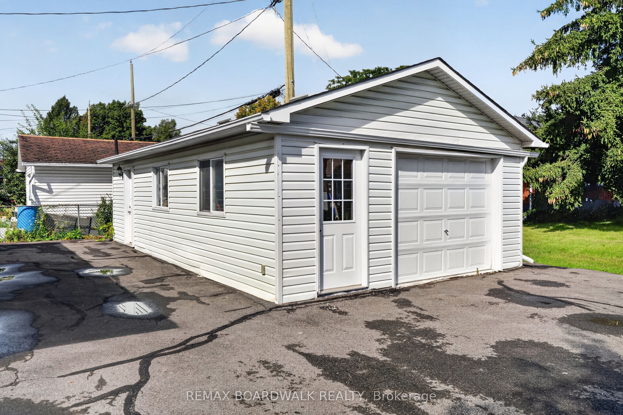 583 Donald Street Property Photo 8