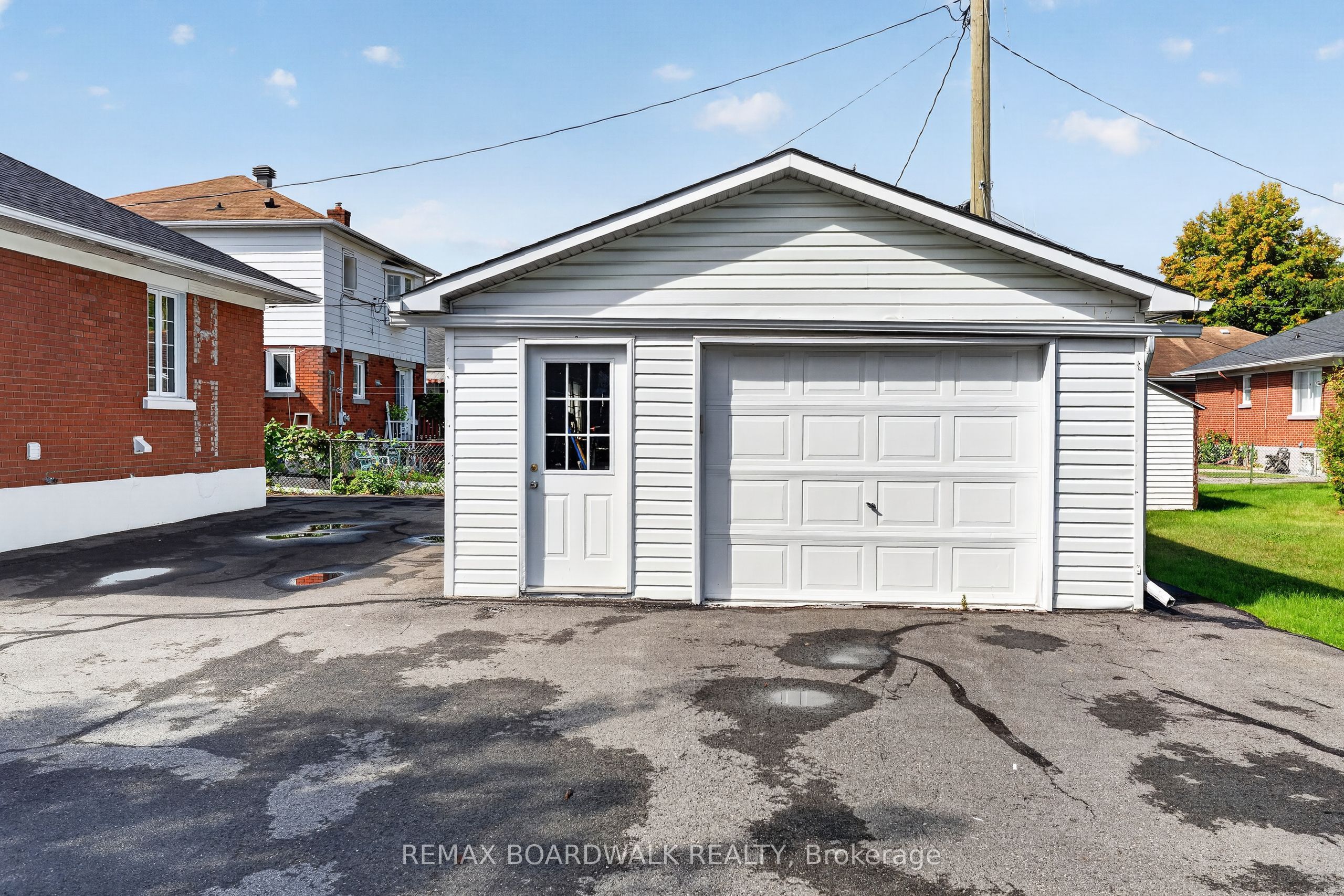 583 Donald Street Property Photo 9