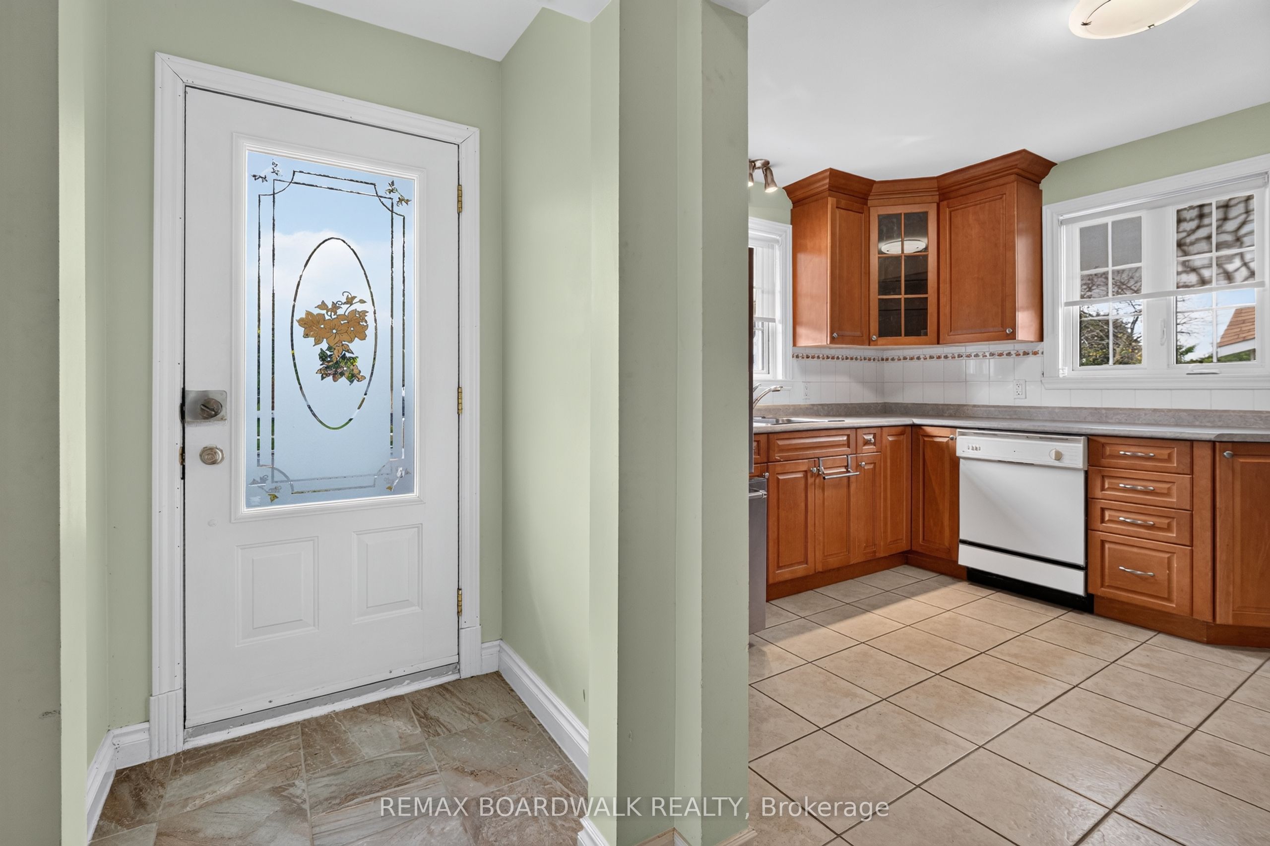 583 Donald Street Property Photo 10