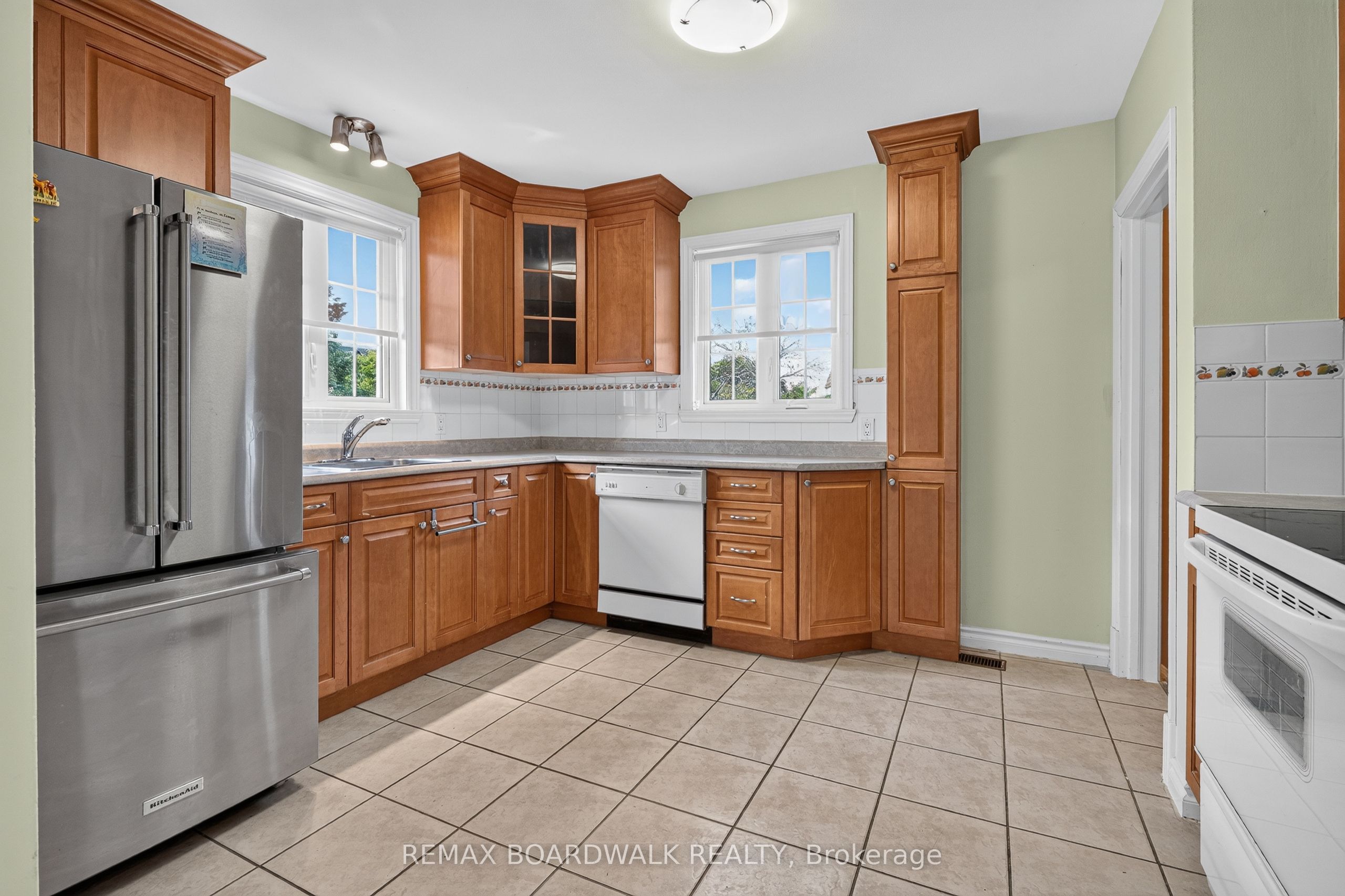 583 Donald Street Property Photo 11