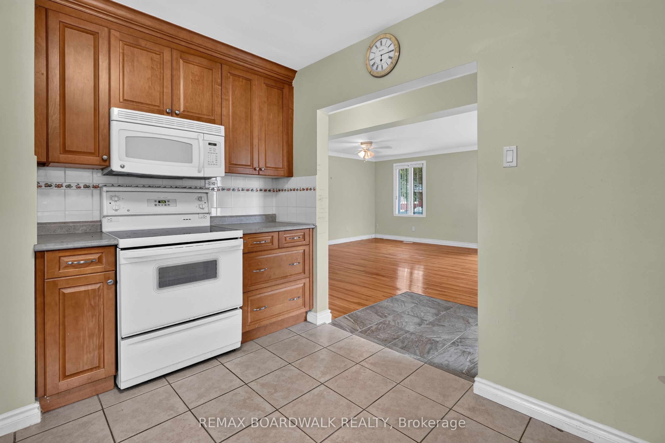583 Donald Street Property Photo 14