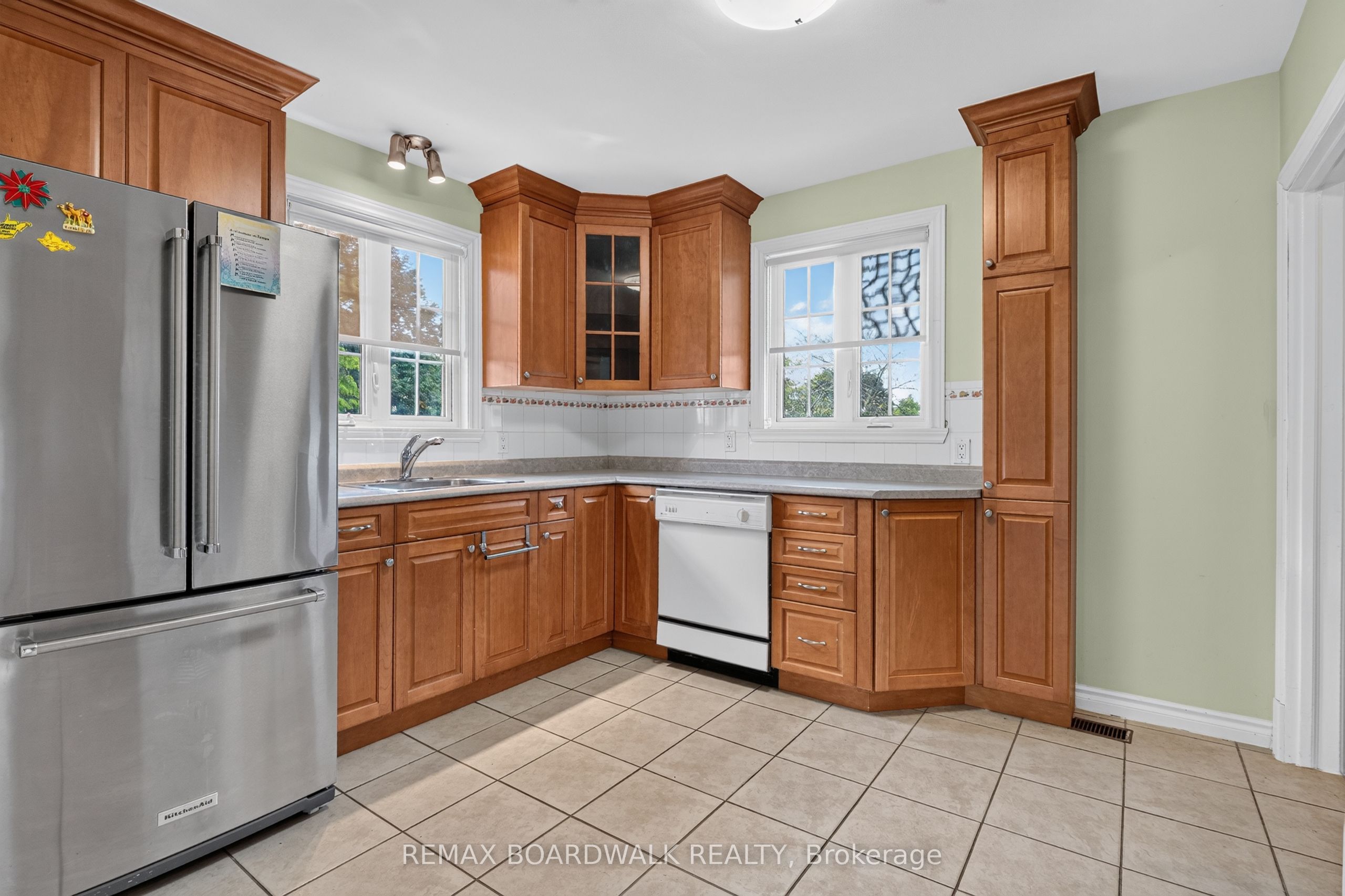 583 Donald Street Property Photo 15
