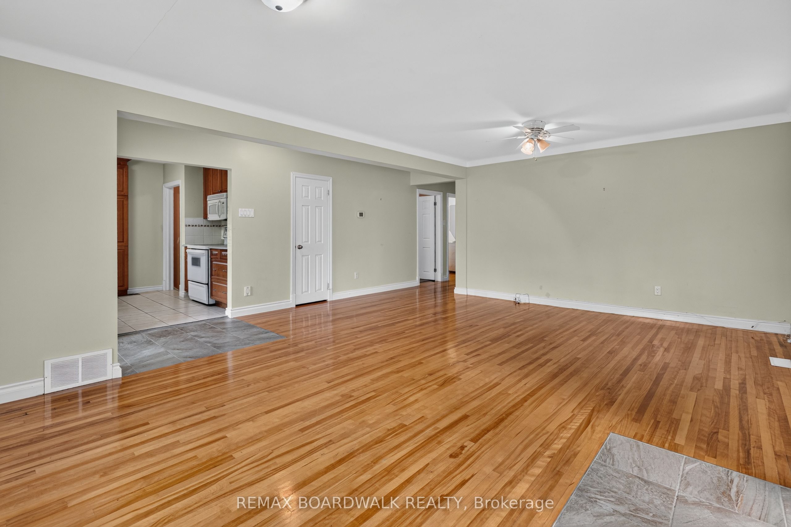 583 Donald Street Property Photo 17