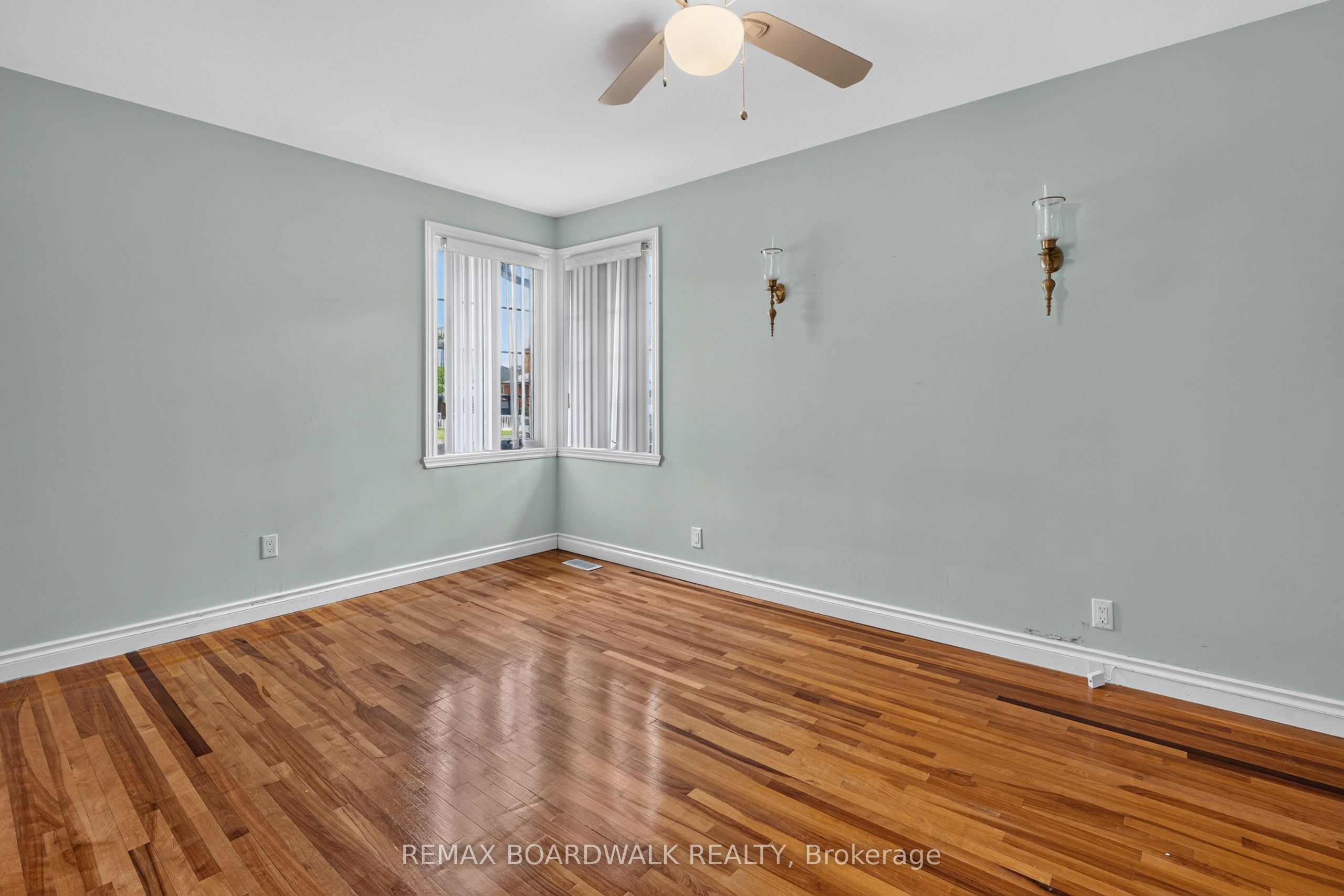 583 Donald Street Property Photo 20