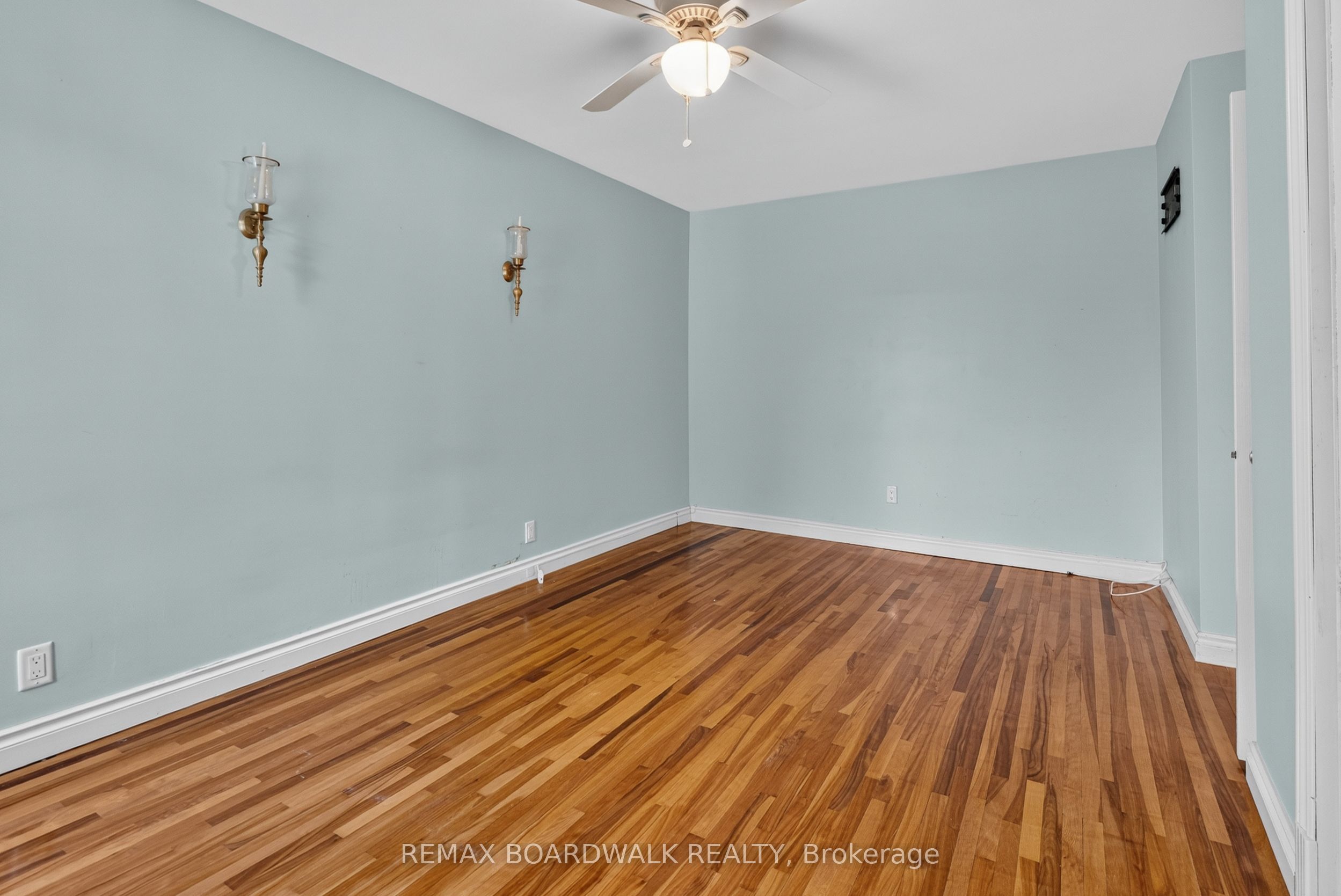 583 Donald Street Property Photo 25
