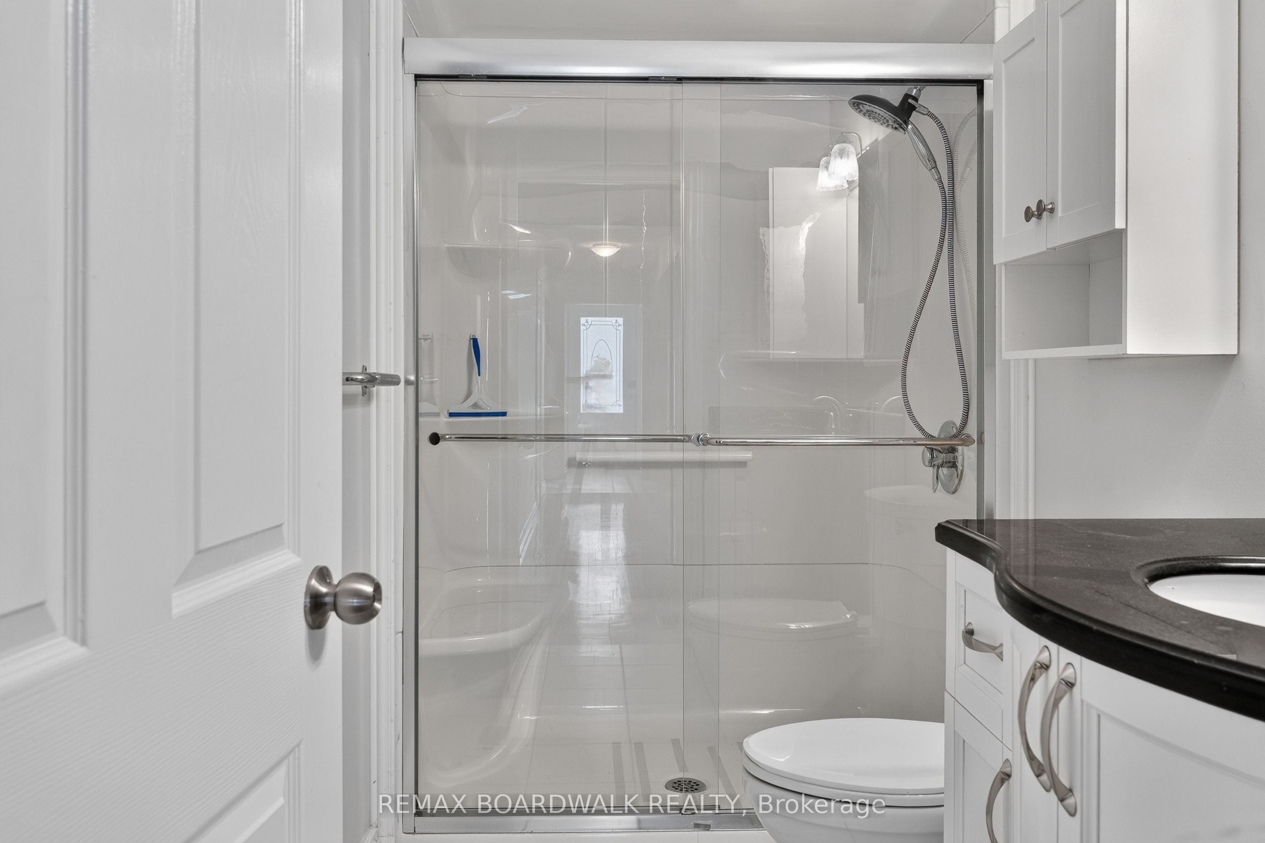 583 Donald Street Property Photo 28