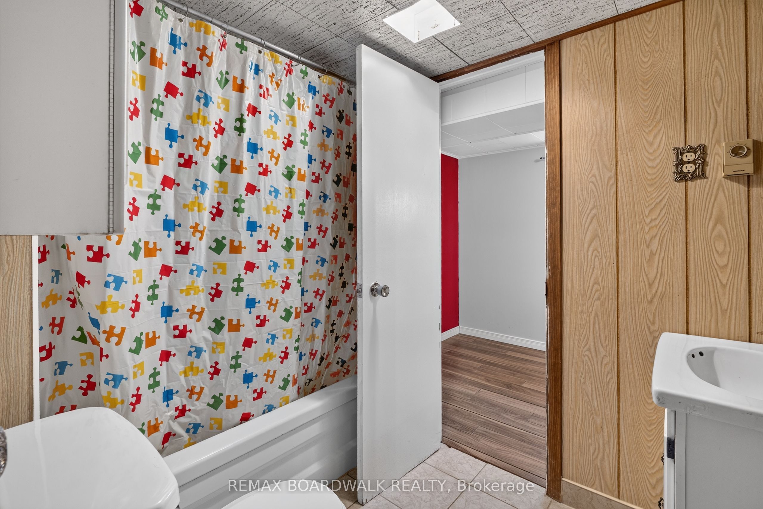 583 Donald Street Property Photo 33