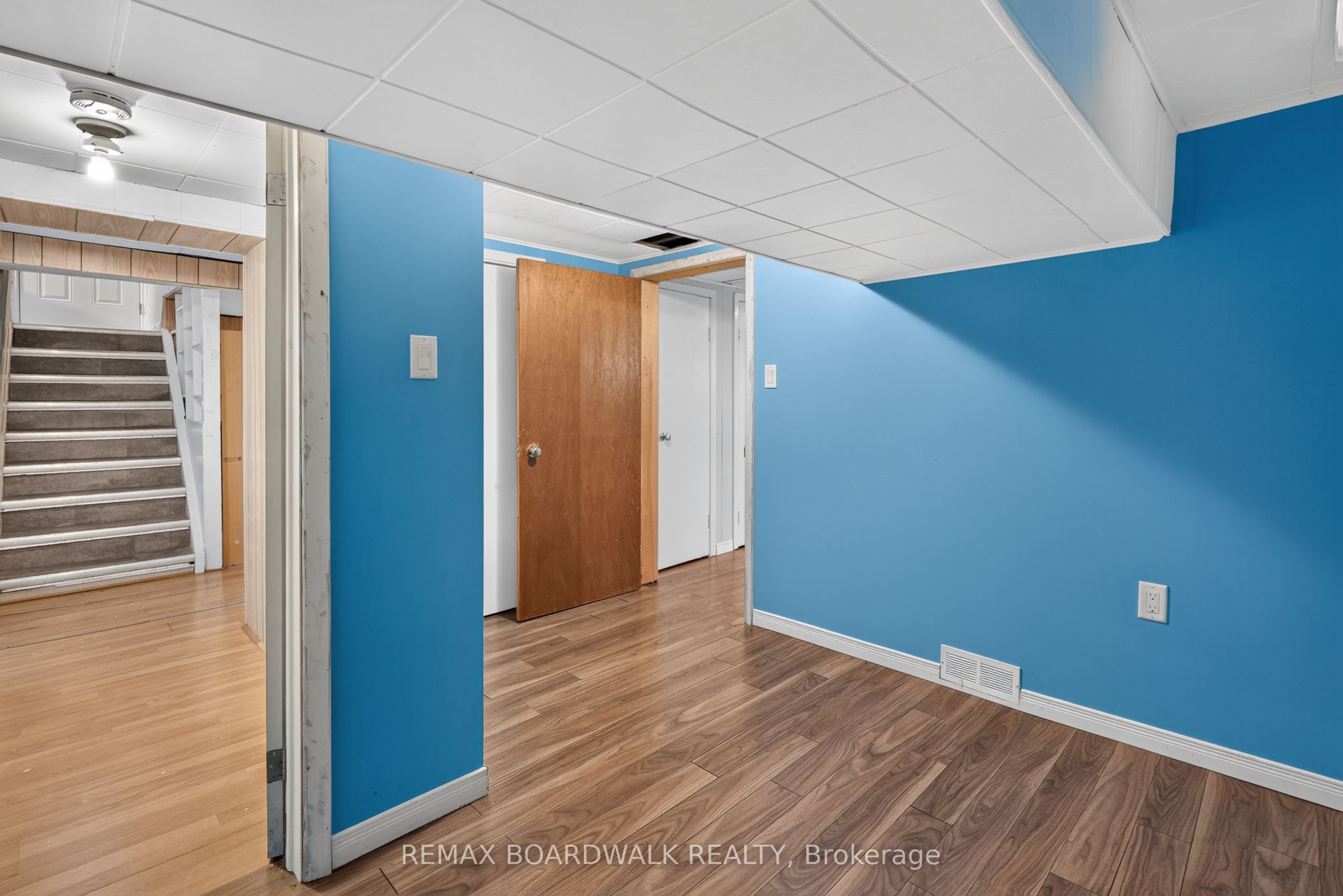 583 Donald Street Property Photo 37