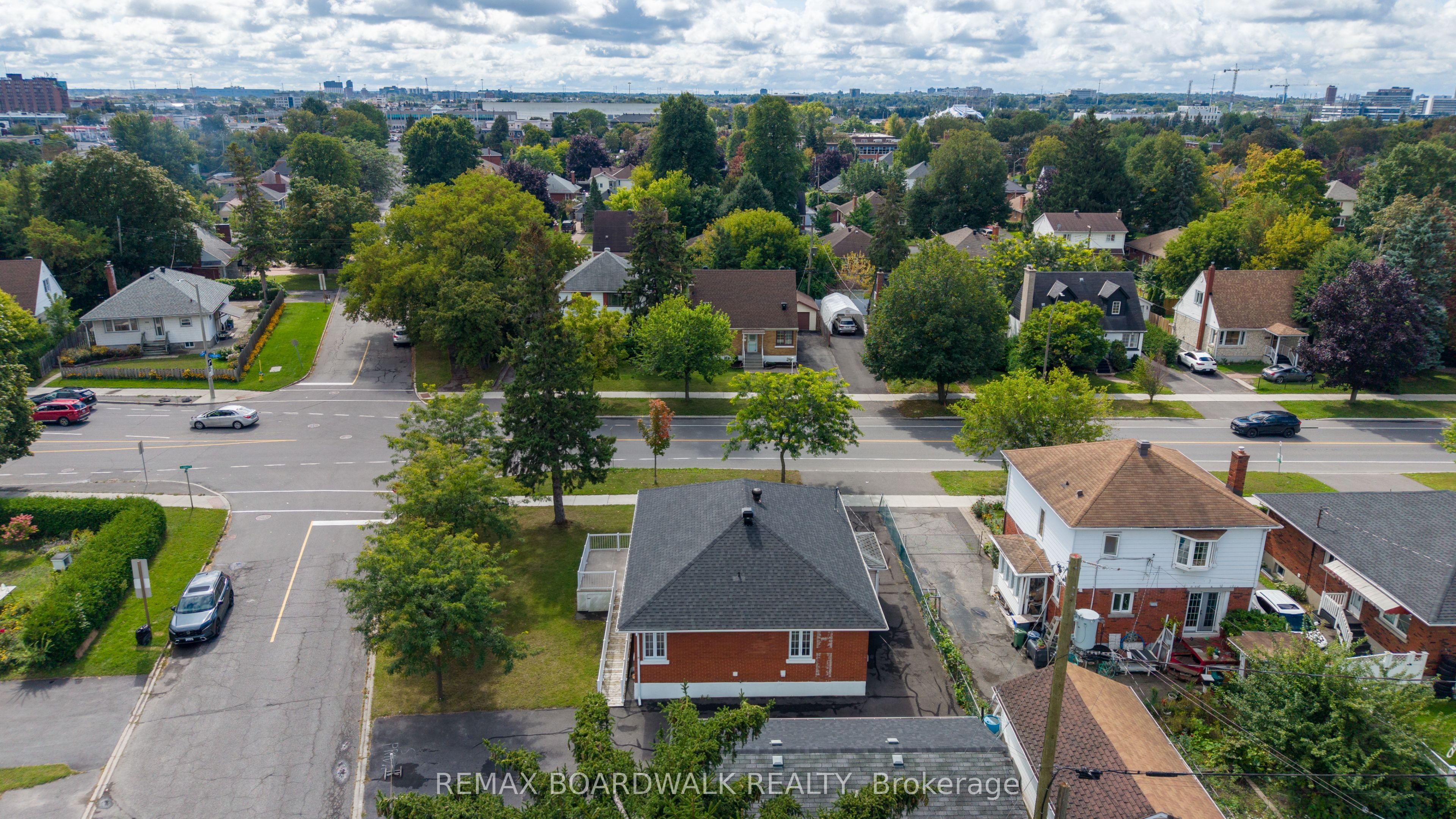 583 Donald Street Property Photo 45