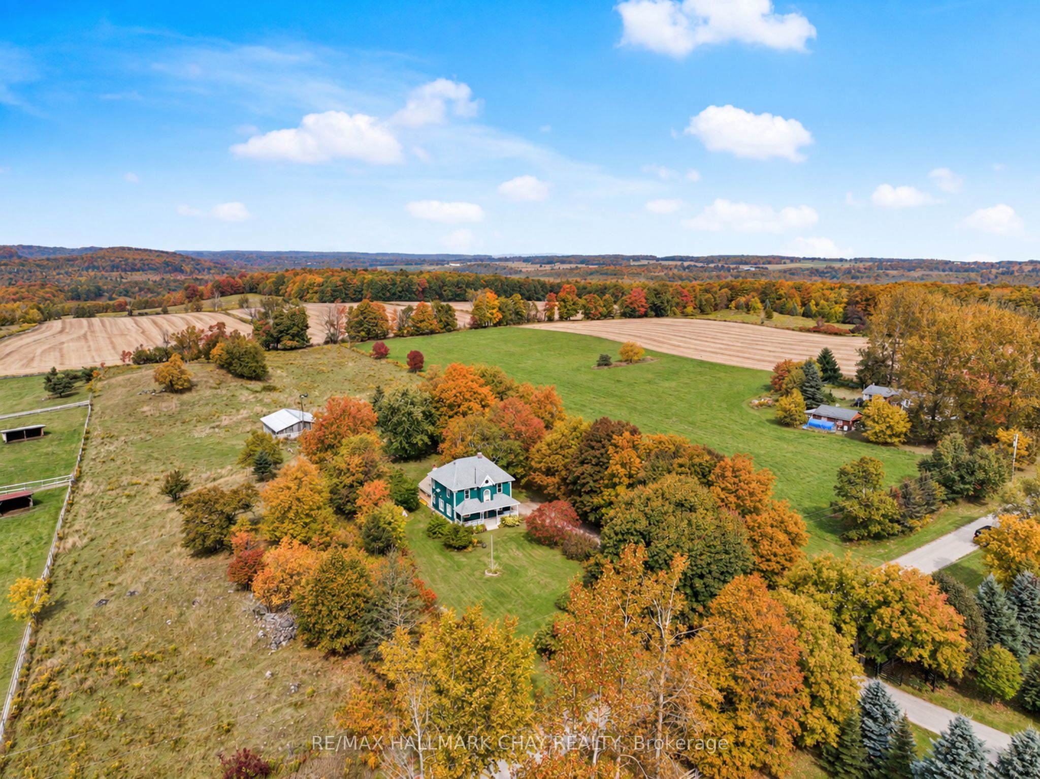 347357 15 Side Road Property Photo 2