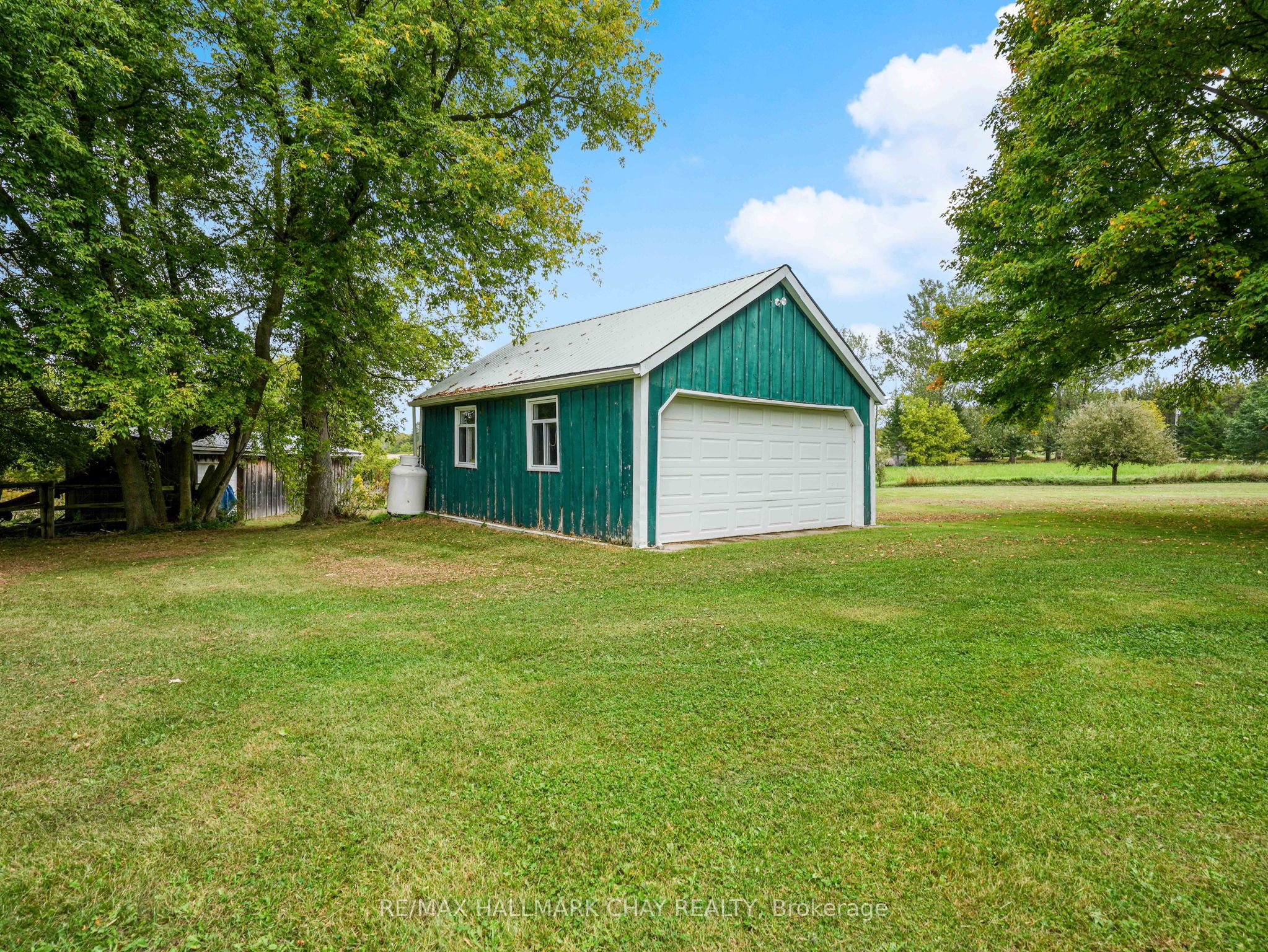 347357 15 Side Road Property Photo 35