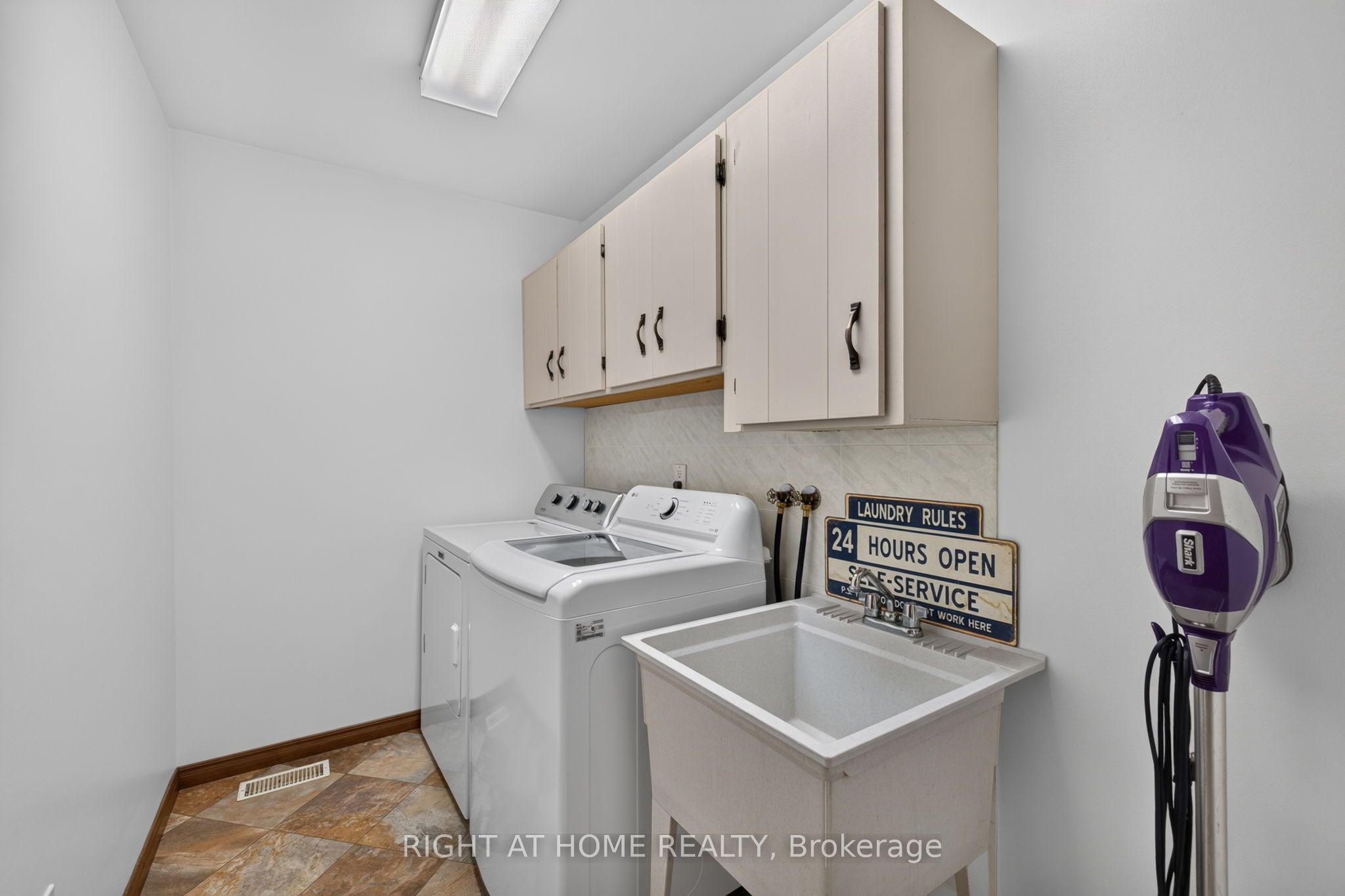 13 St Ladislaus Street Property Photo 22