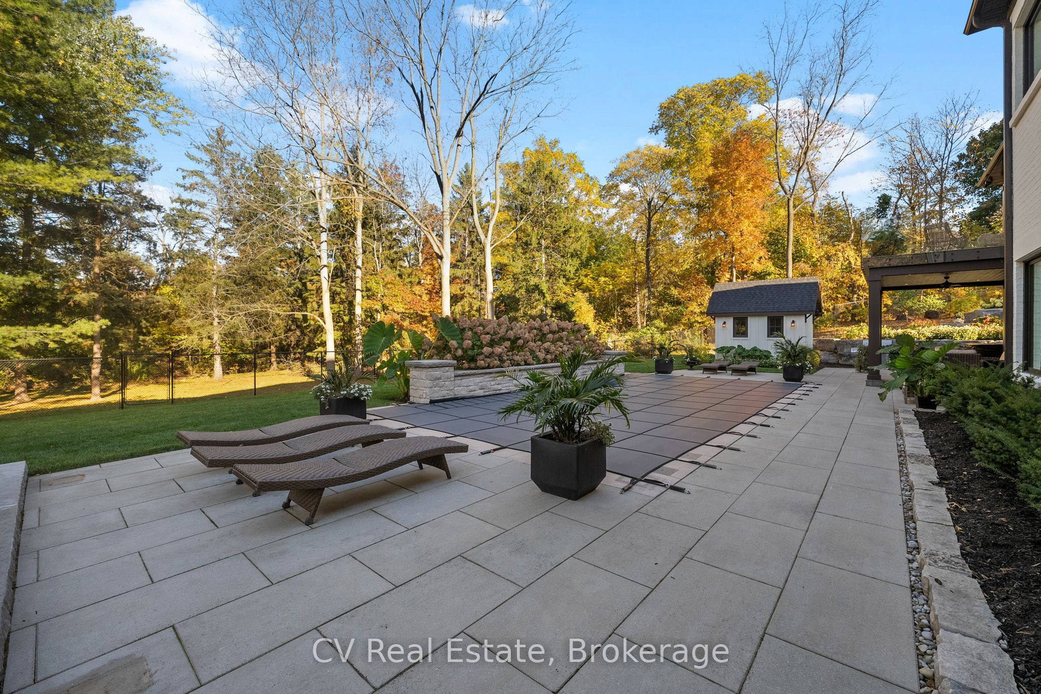 455 William Street Property Photo 8