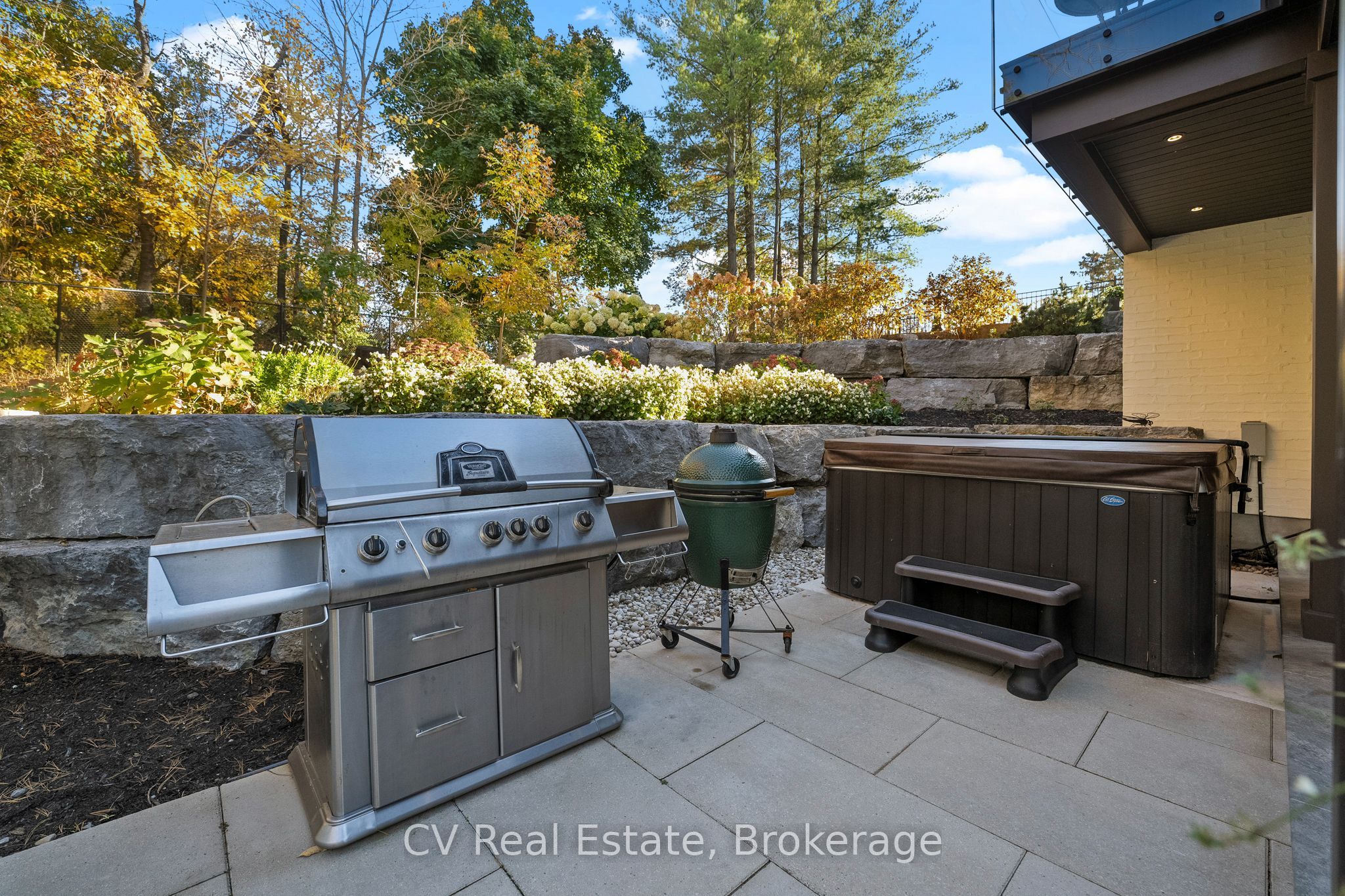 455 William Street Property Photo 12