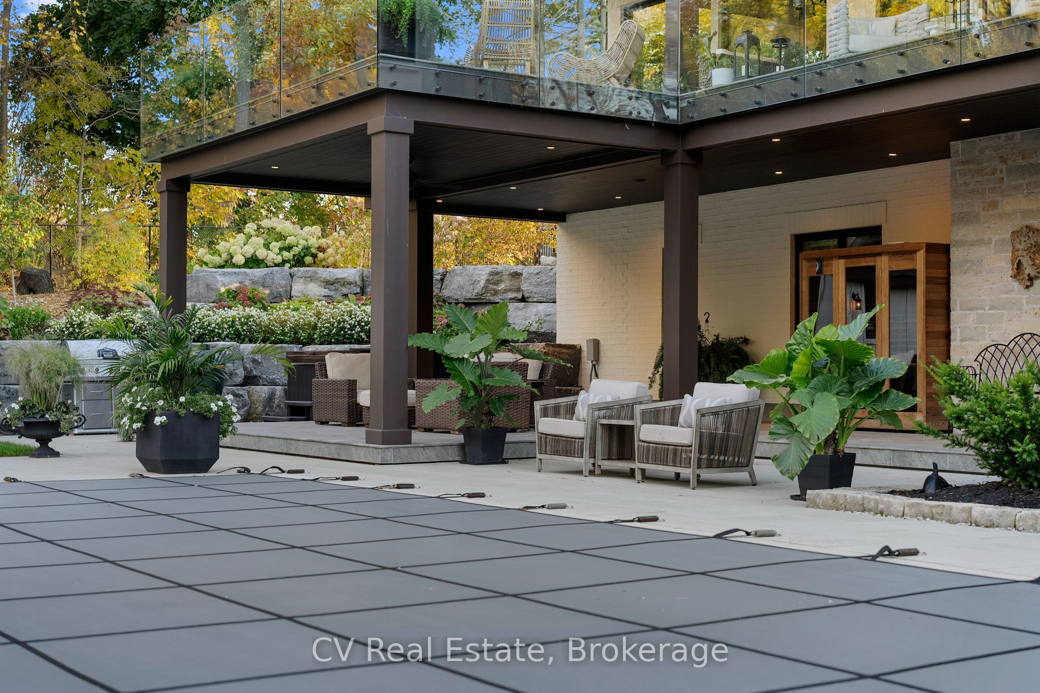 455 William Street Property Photo 13