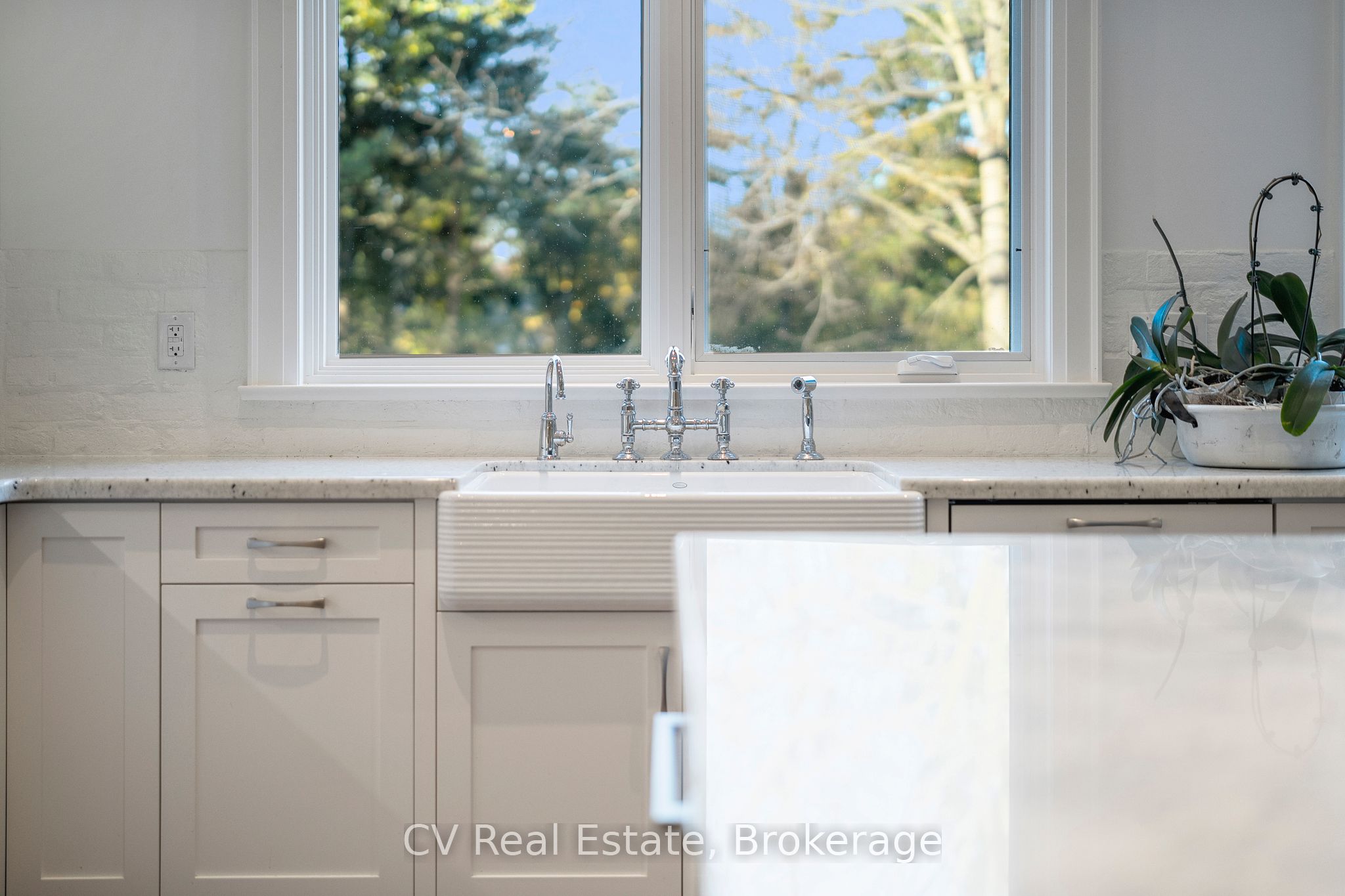 455 William Street Property Photo 24