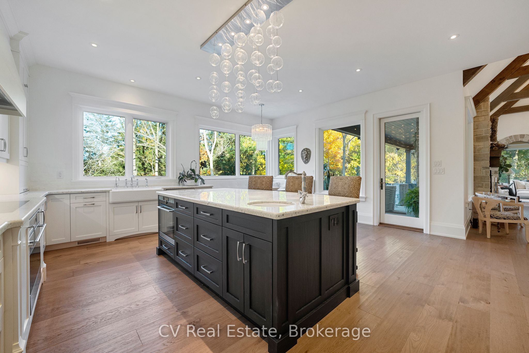 455 William Street Property Photo 25