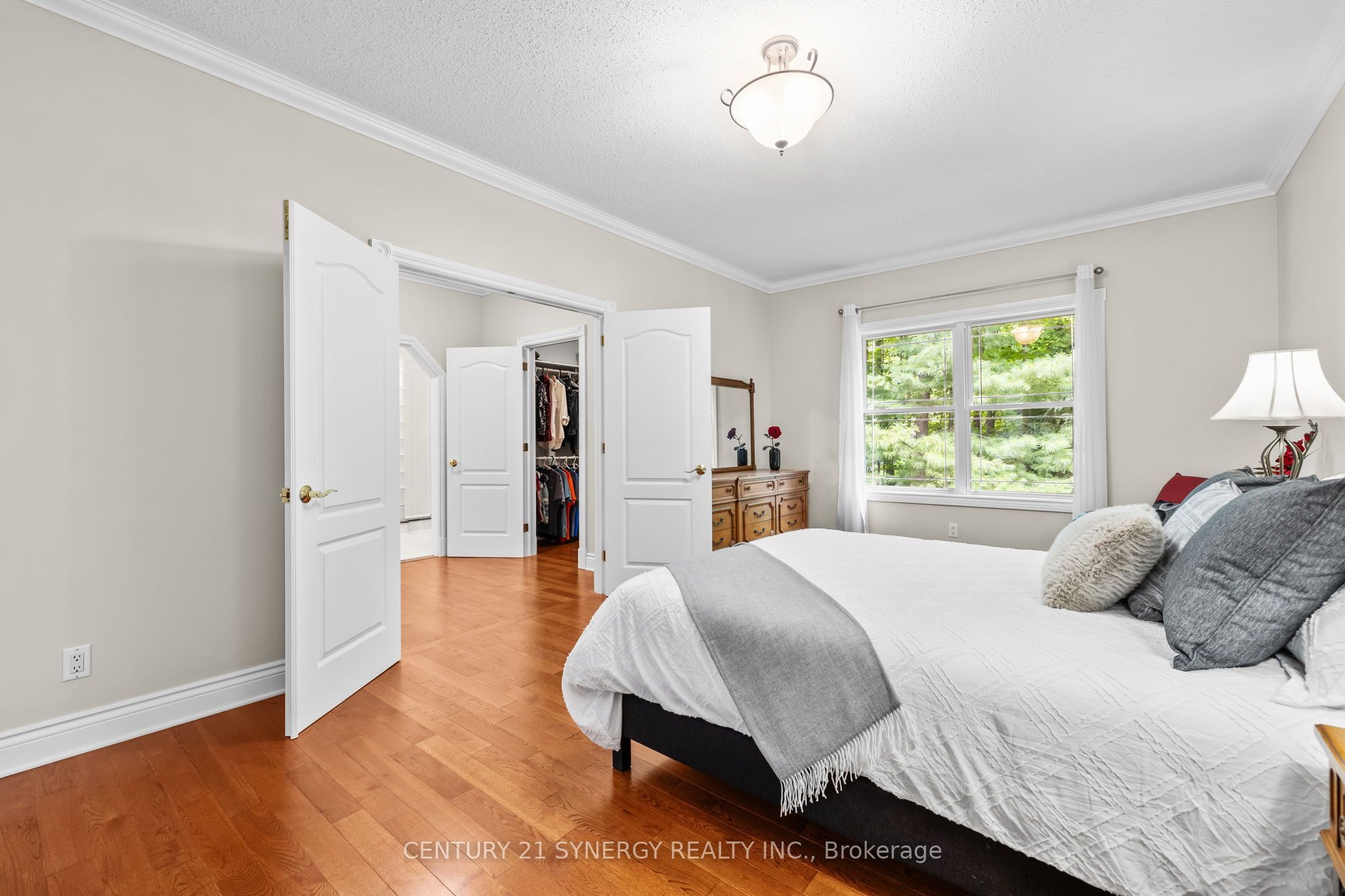 5732 Queenscourt Crescent Property Photo 29