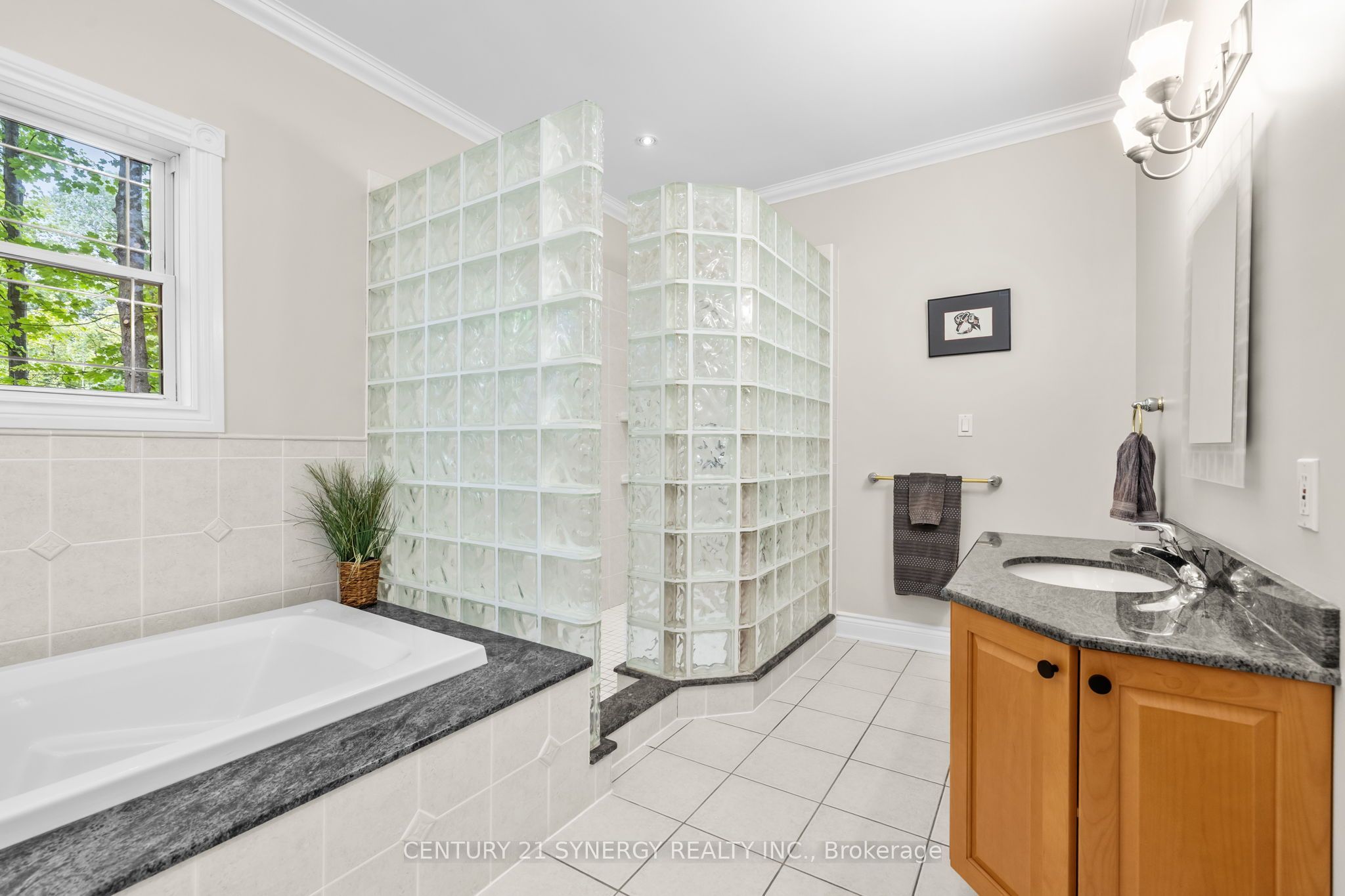 5732 Queenscourt Crescent Property Photo 33