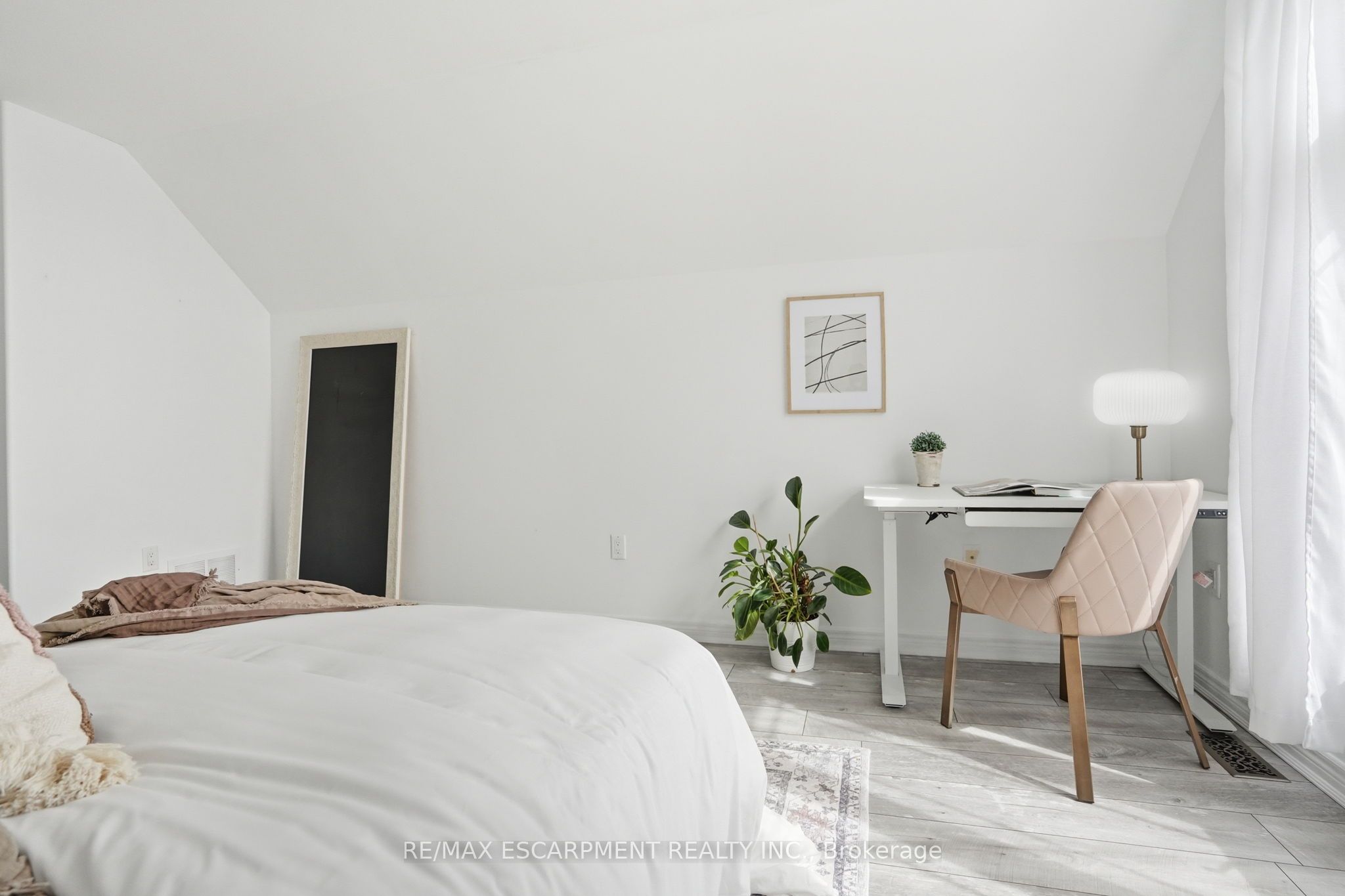 160 Festival Way Property Photo 28