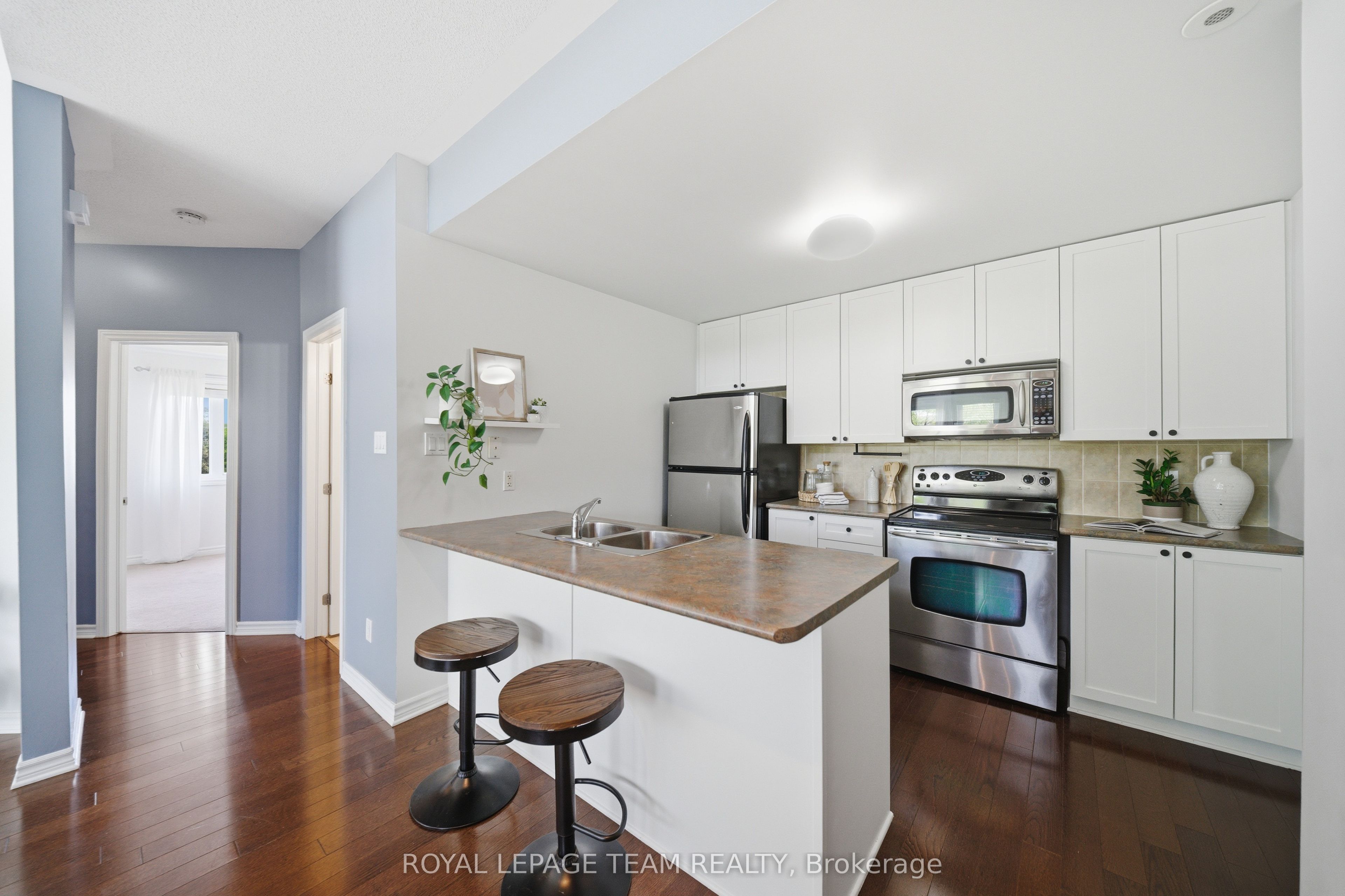 165 Waterbridge Drive 9 Property Photo 7
