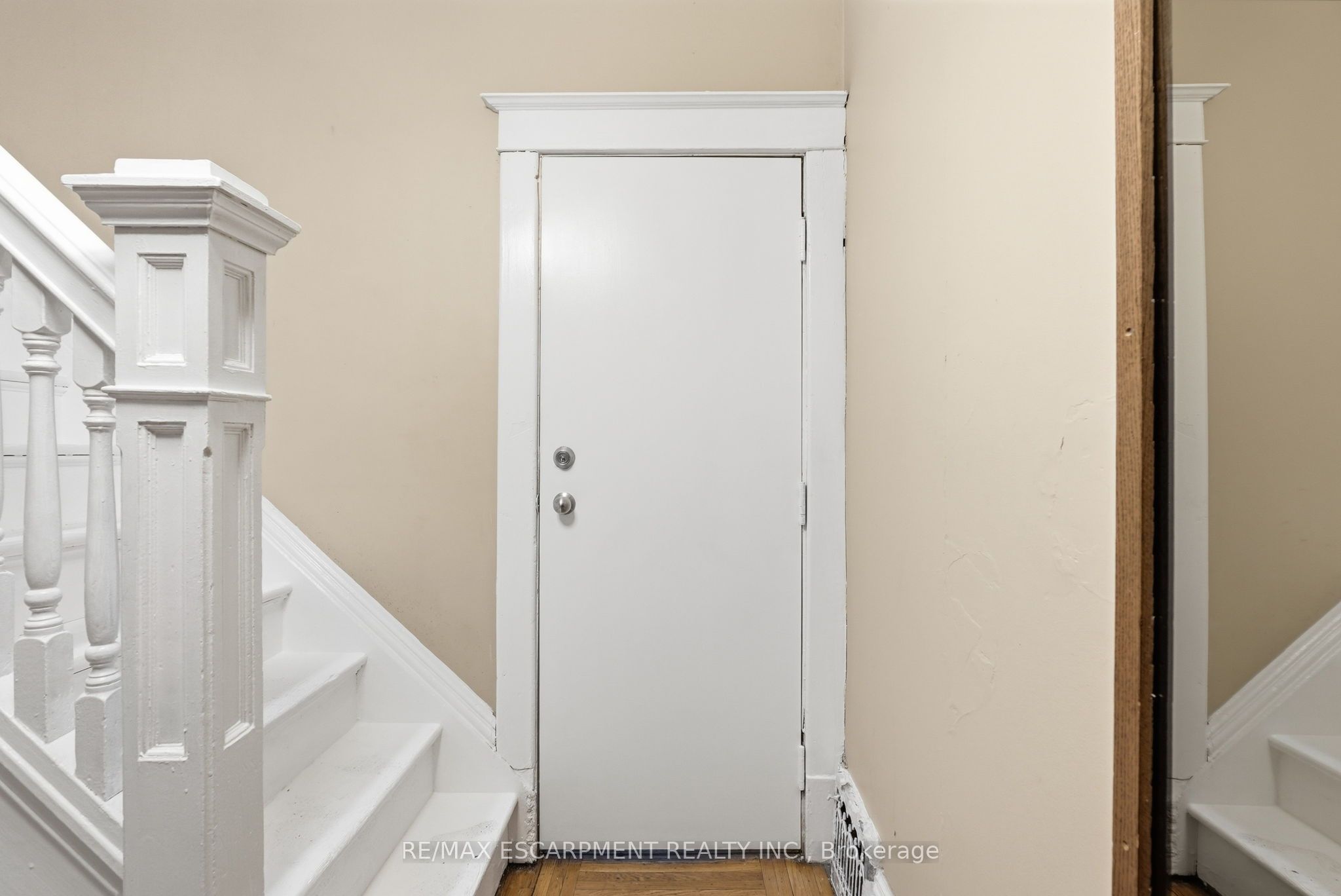 63 Melrose Avenue S Property Photo 5