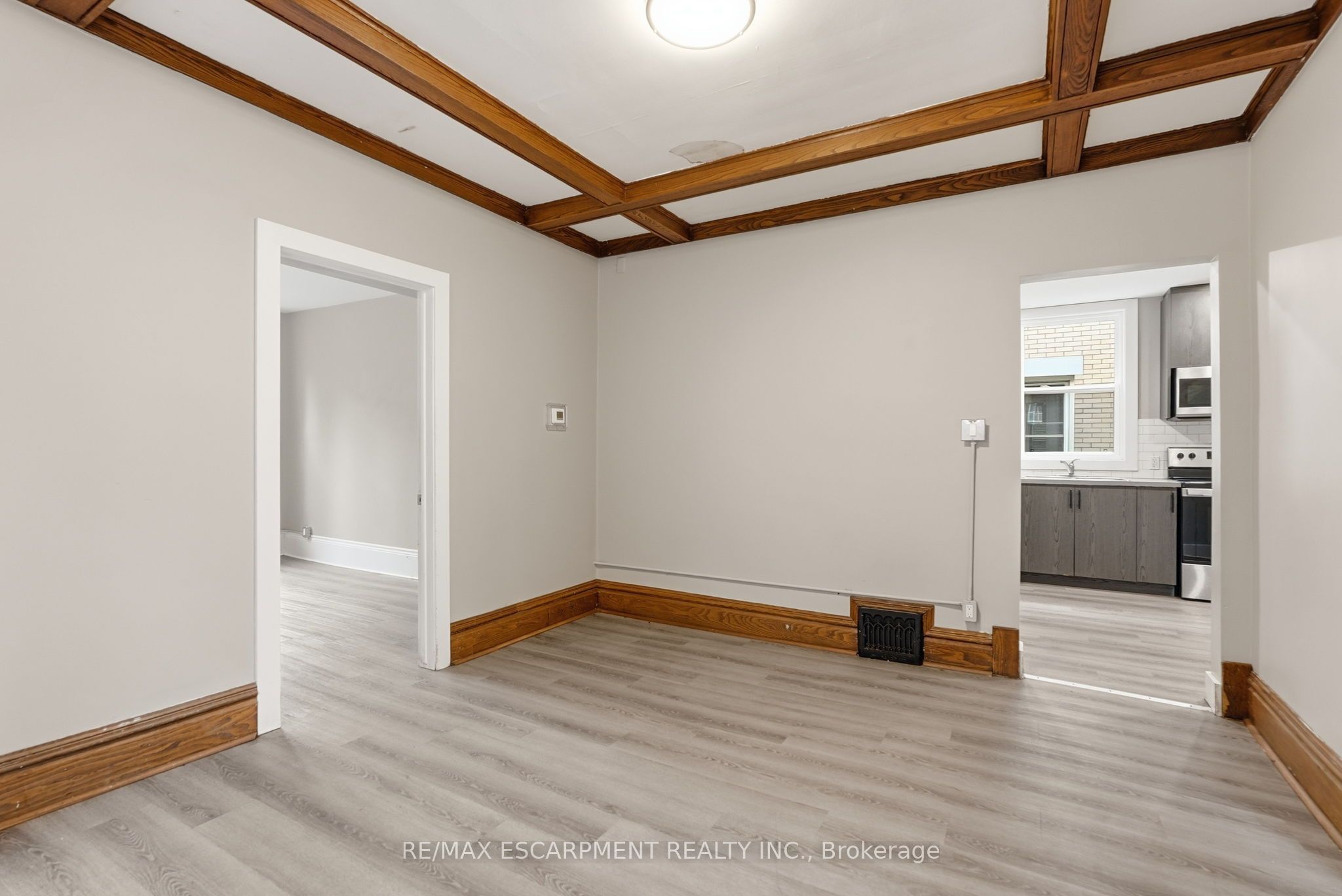 63 Melrose Avenue S Property Photo 8