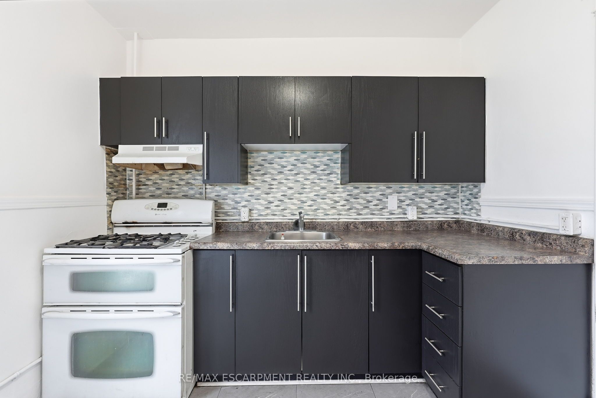 63 Melrose Avenue S Property Photo 14
