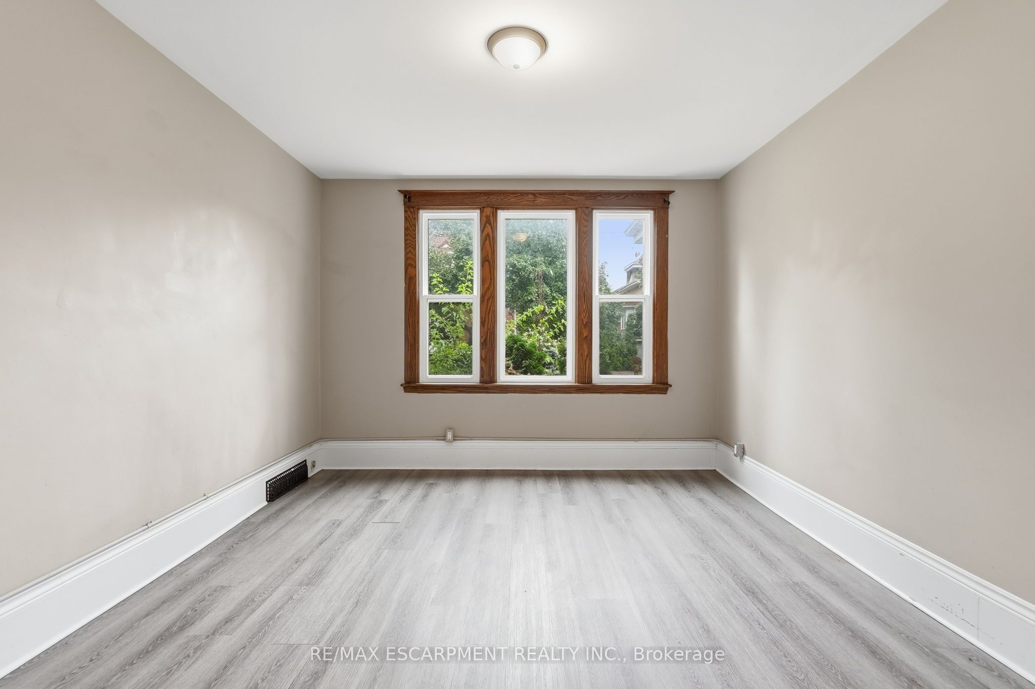 63 Melrose Avenue S Property Photo 22