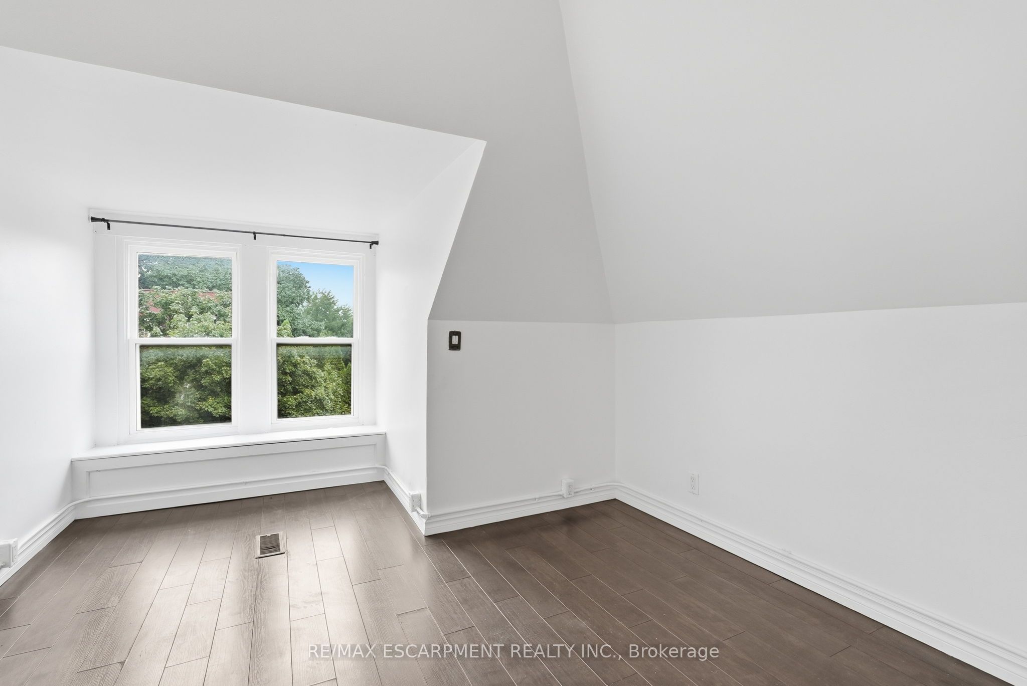 63 Melrose Avenue S Property Photo 32