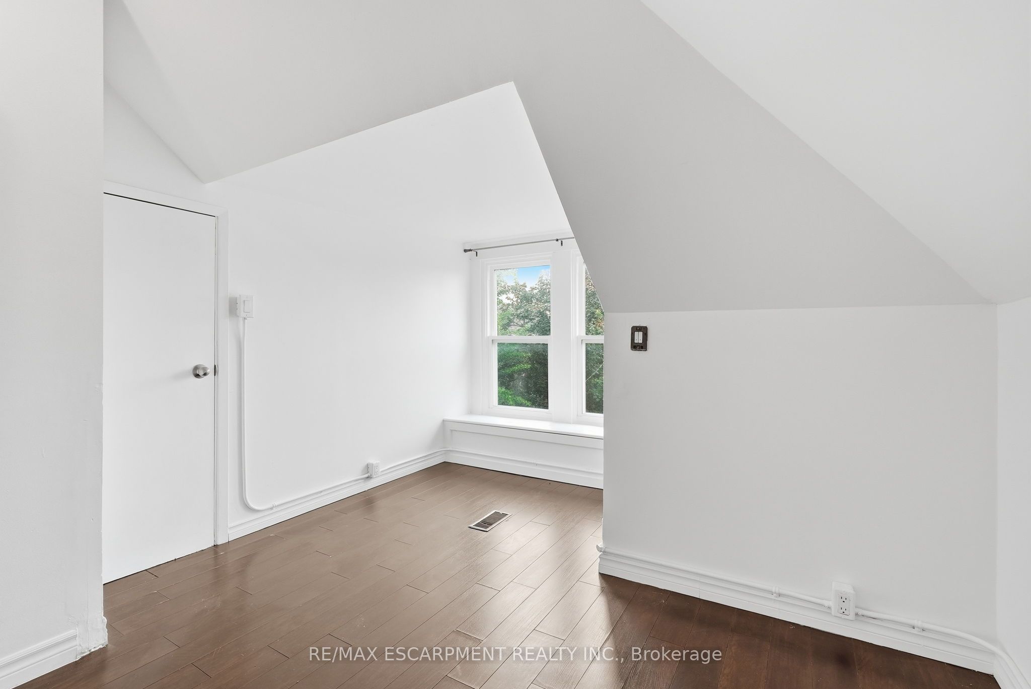63 Melrose Avenue S Property Photo 34
