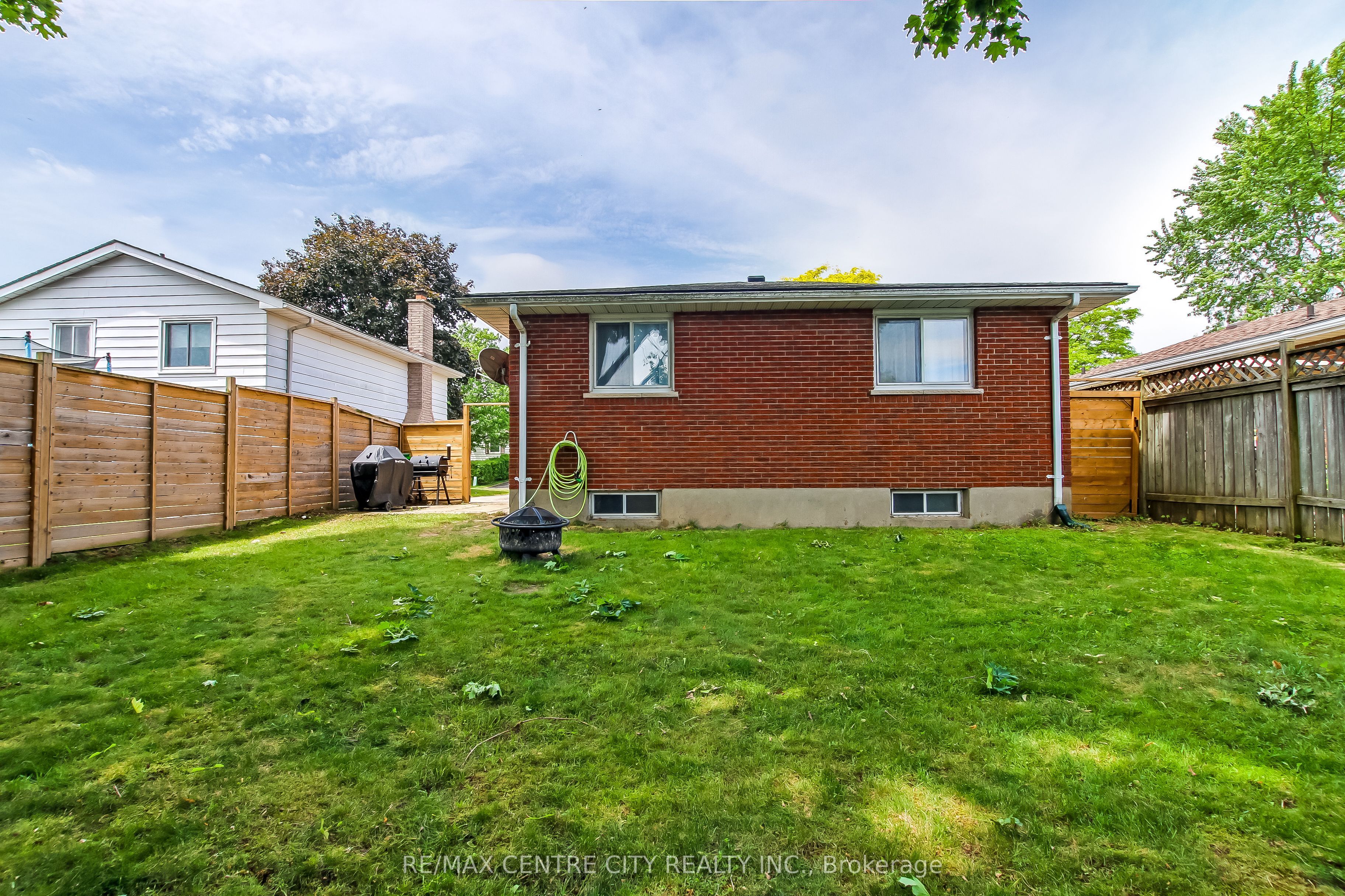 91 Moore Avenue Property Photo 2