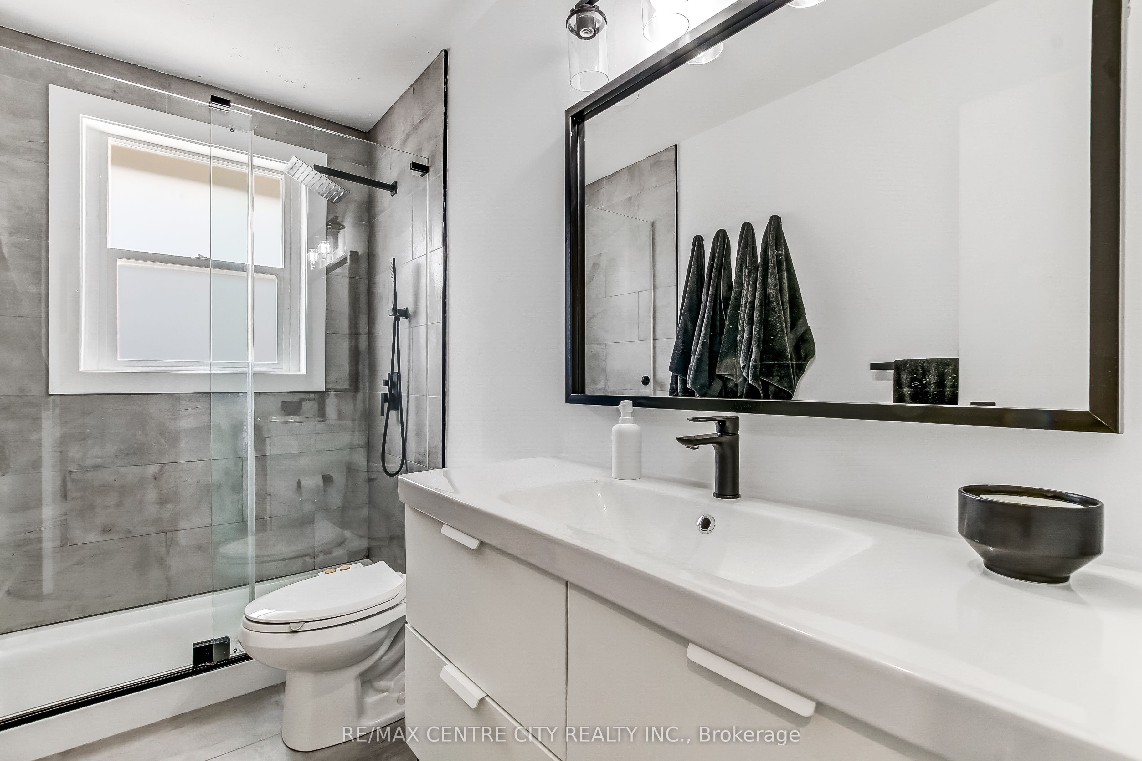 91 Moore Avenue Property Photo 10
