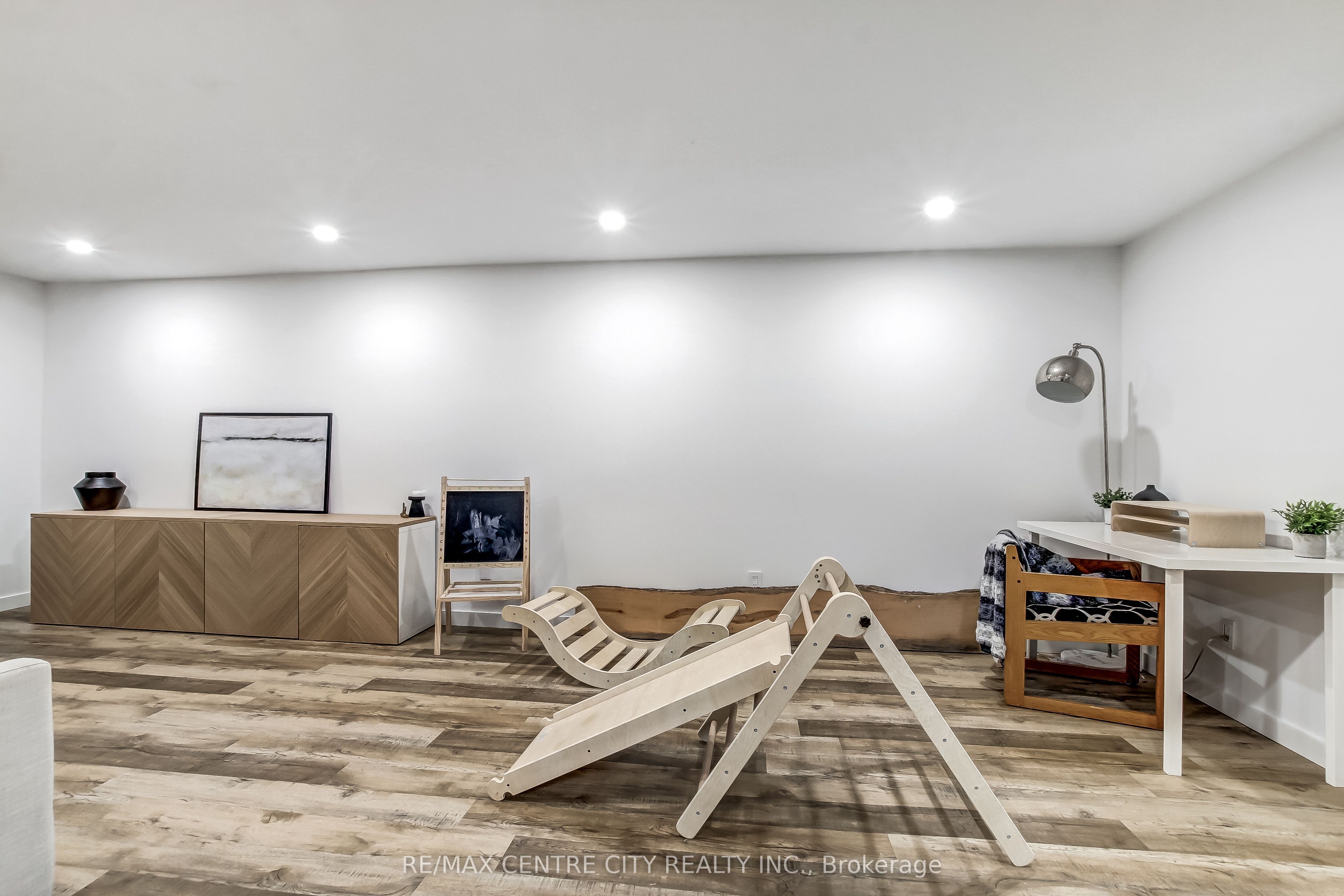 91 Moore Avenue Property Photo 14