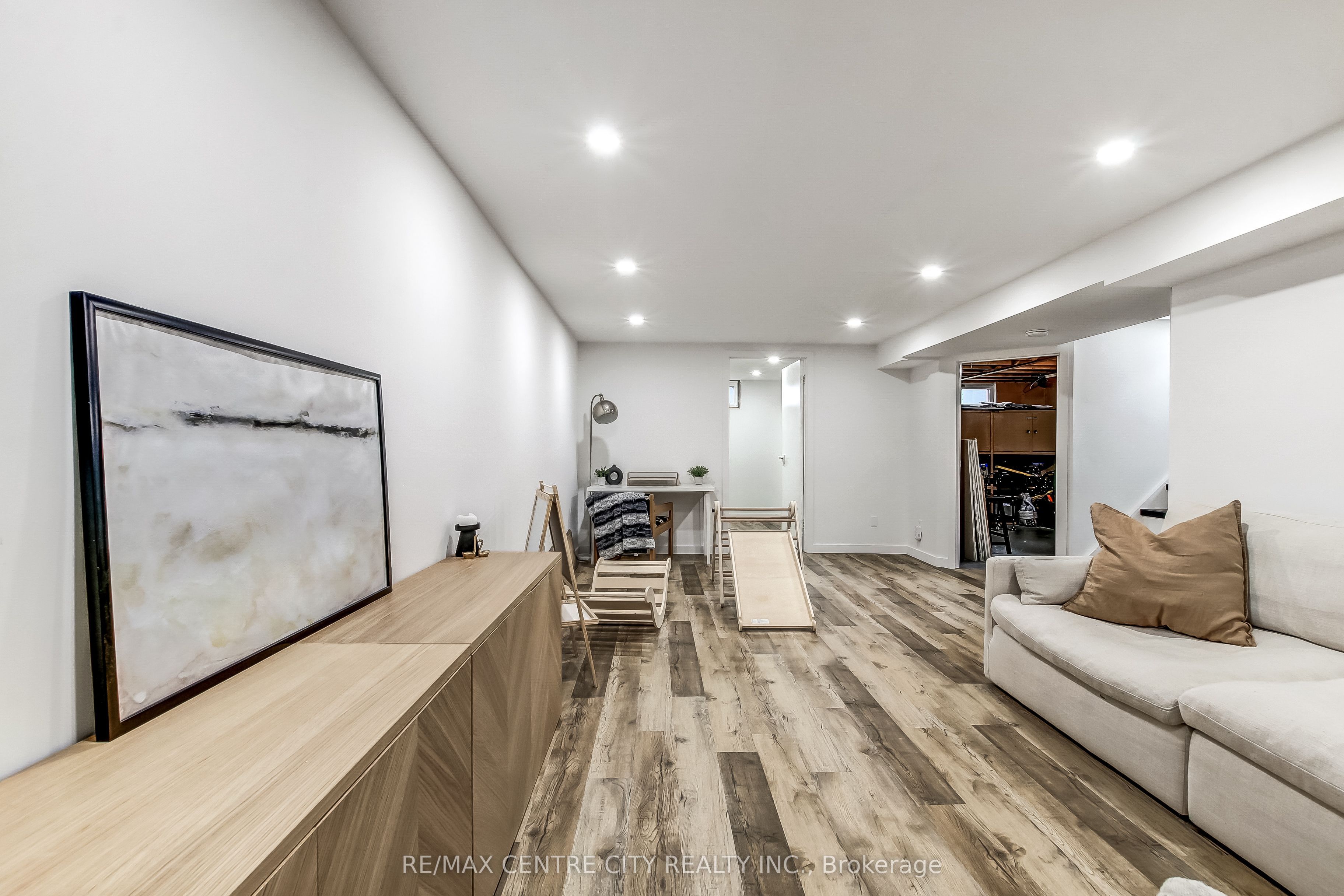 91 Moore Avenue Property Photo 16