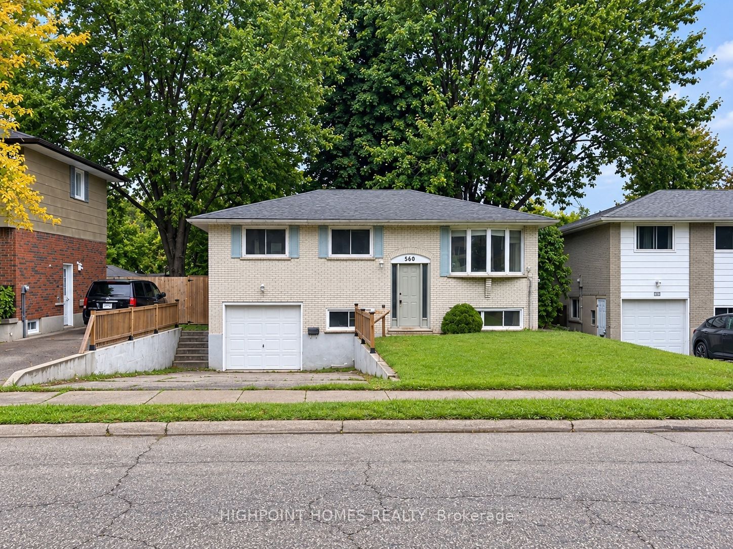 560 Glen Forrest Boulevard Property Photo 3