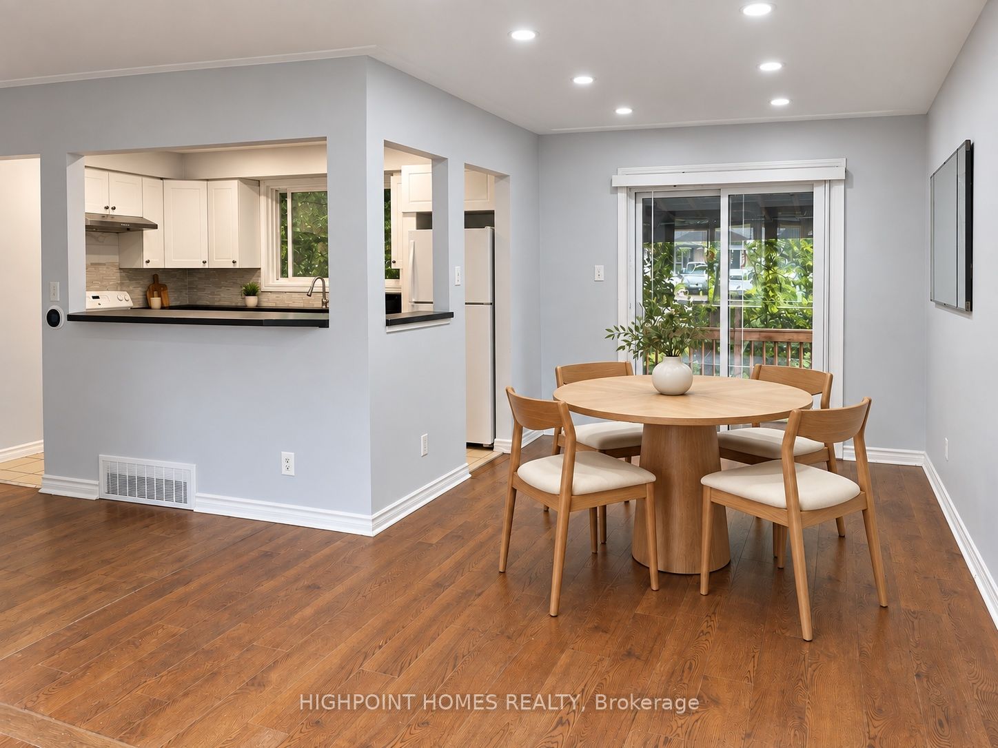 560 Glen Forrest Boulevard Property Photo 8