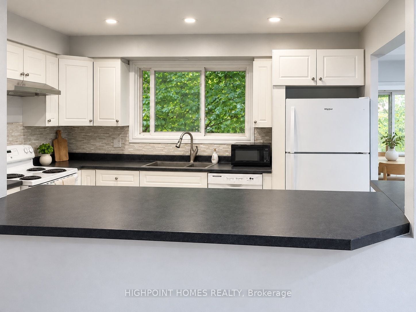 560 Glen Forrest Boulevard Property Photo 10
