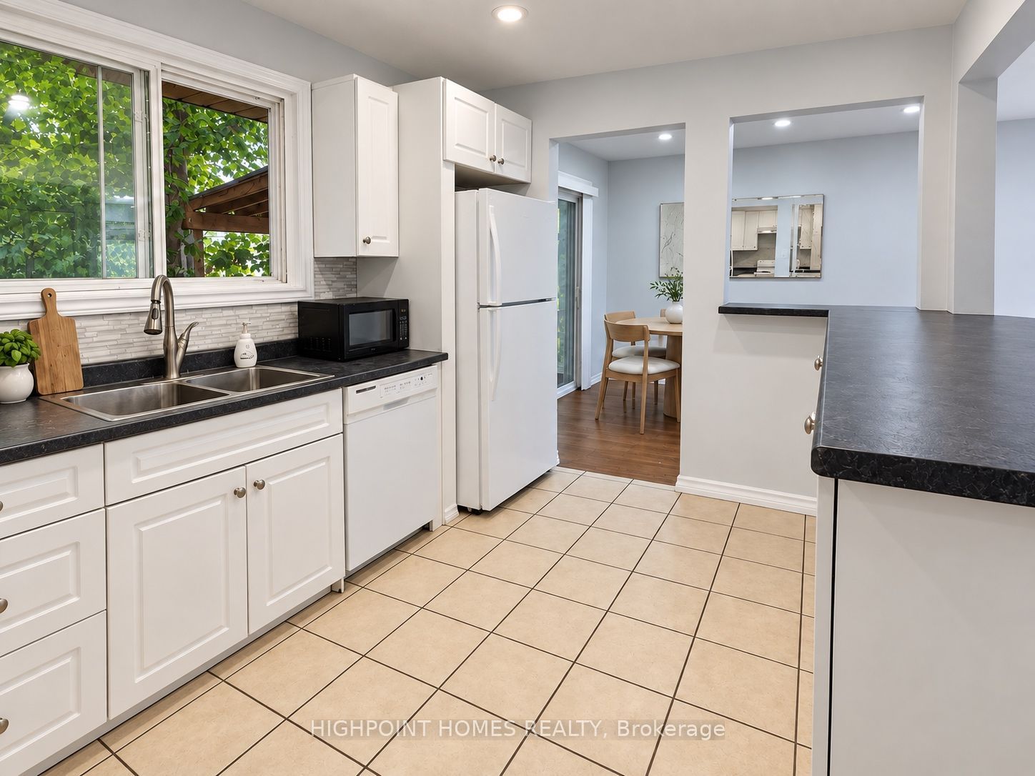 560 Glen Forrest Boulevard Property Photo 11