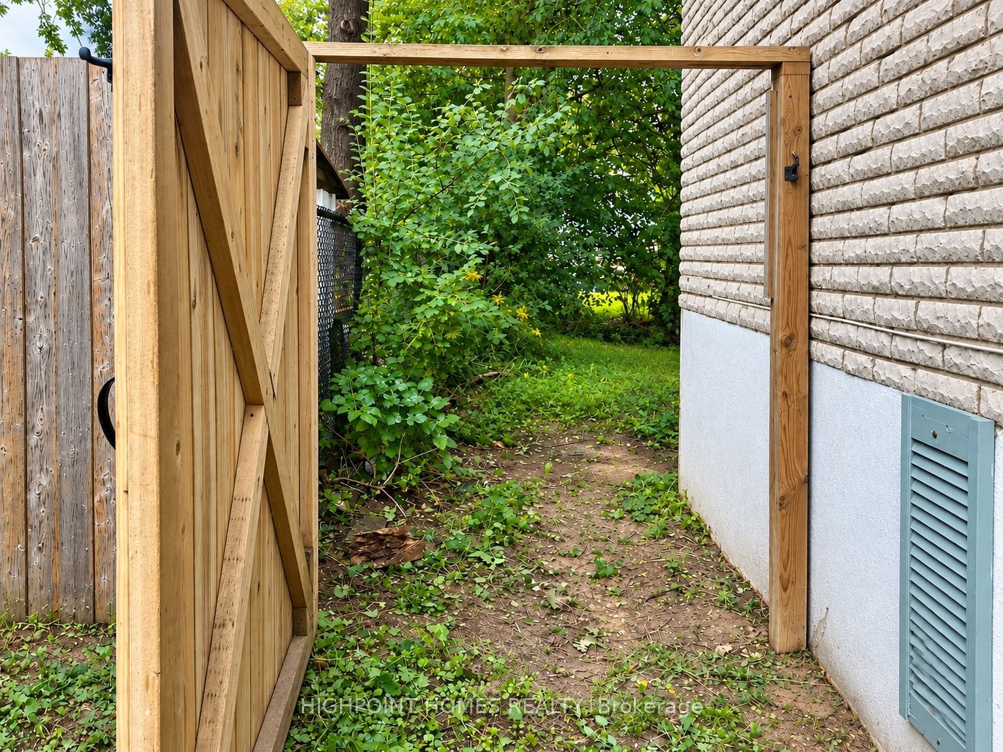 560 Glen Forrest Boulevard Property Photo 27