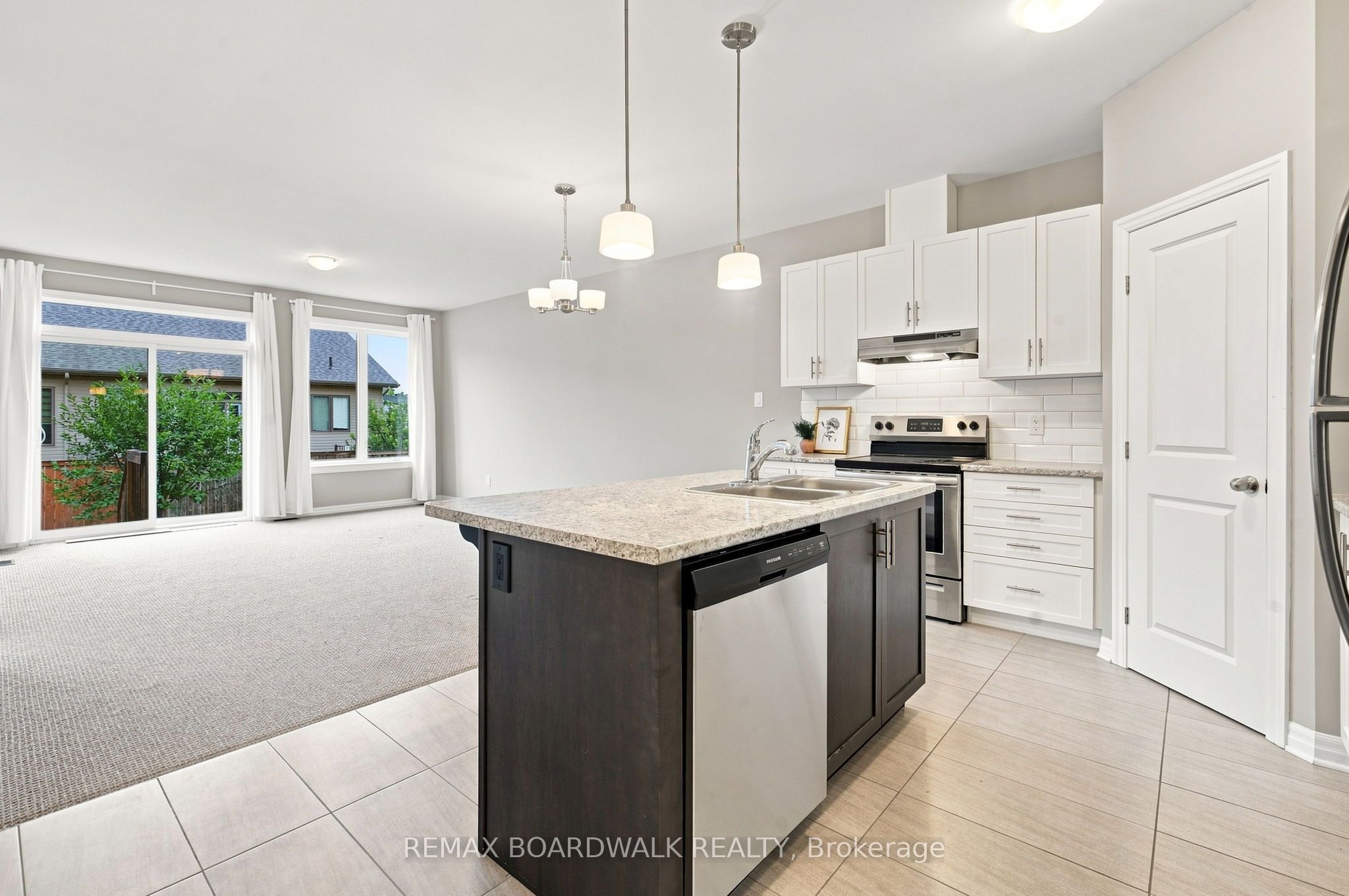 714 Maurice Stead Street Property Photo 9
