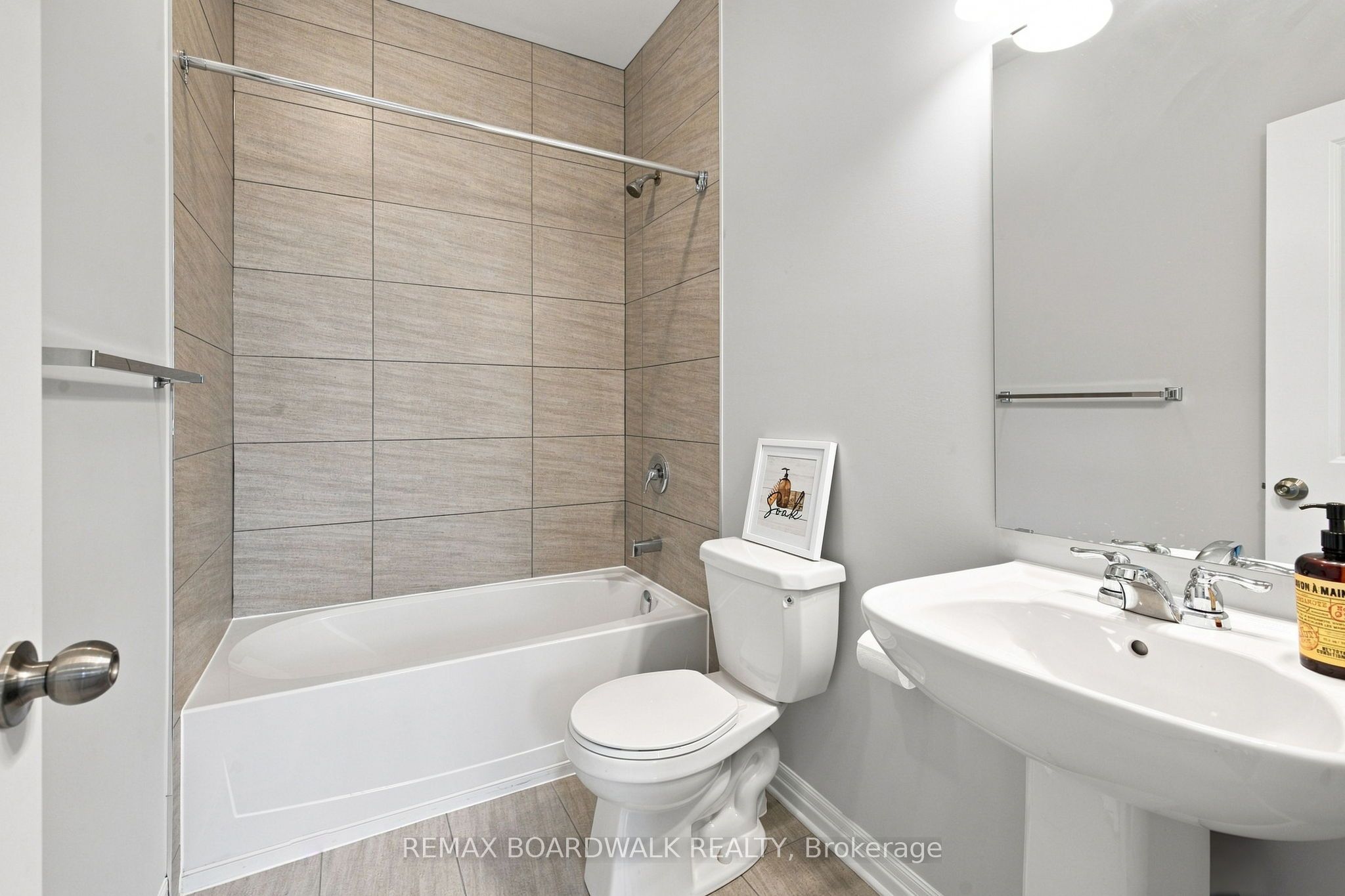 714 Maurice Stead Street Property Photo 27