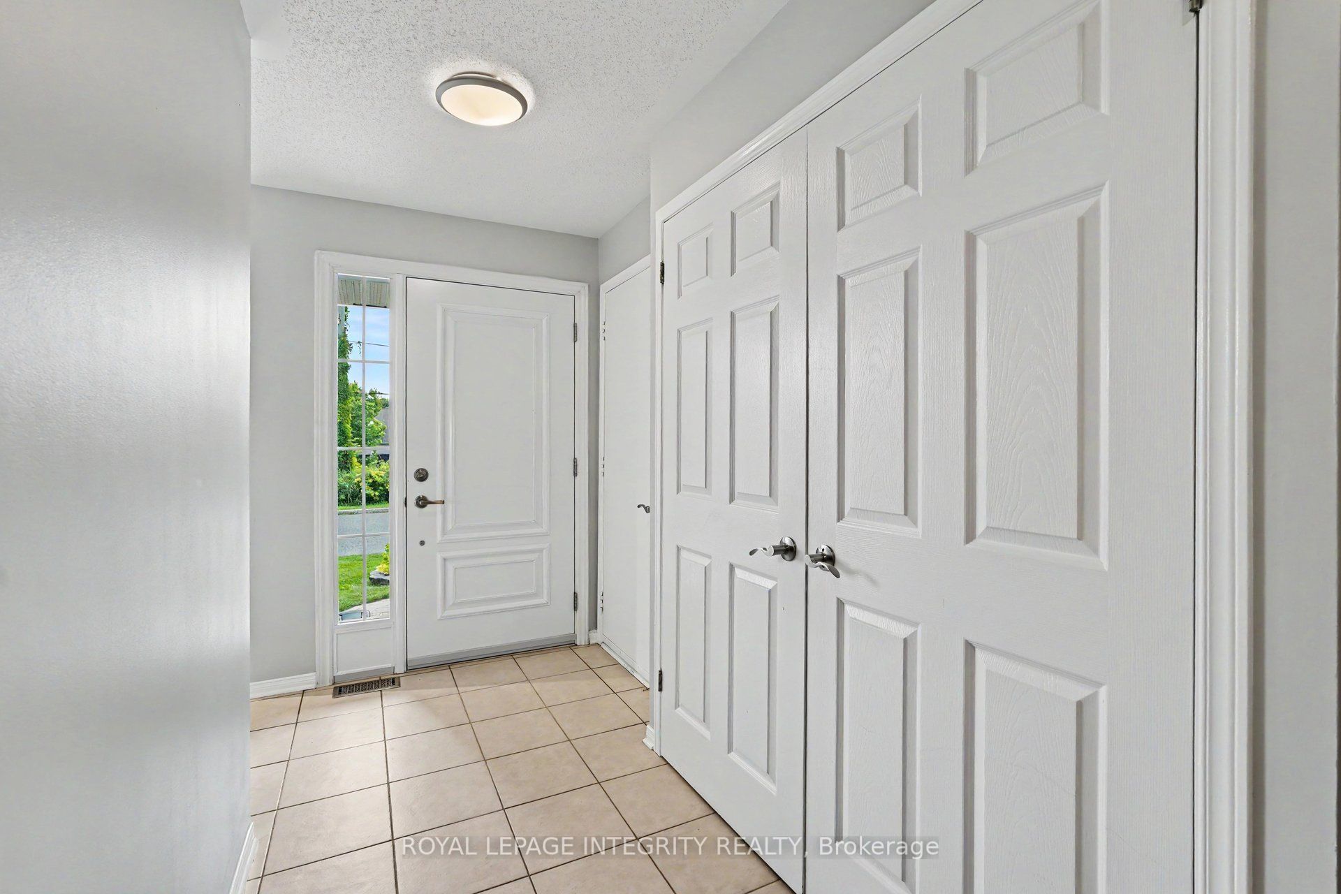 50 Baypointe Crescent Property Photo 3