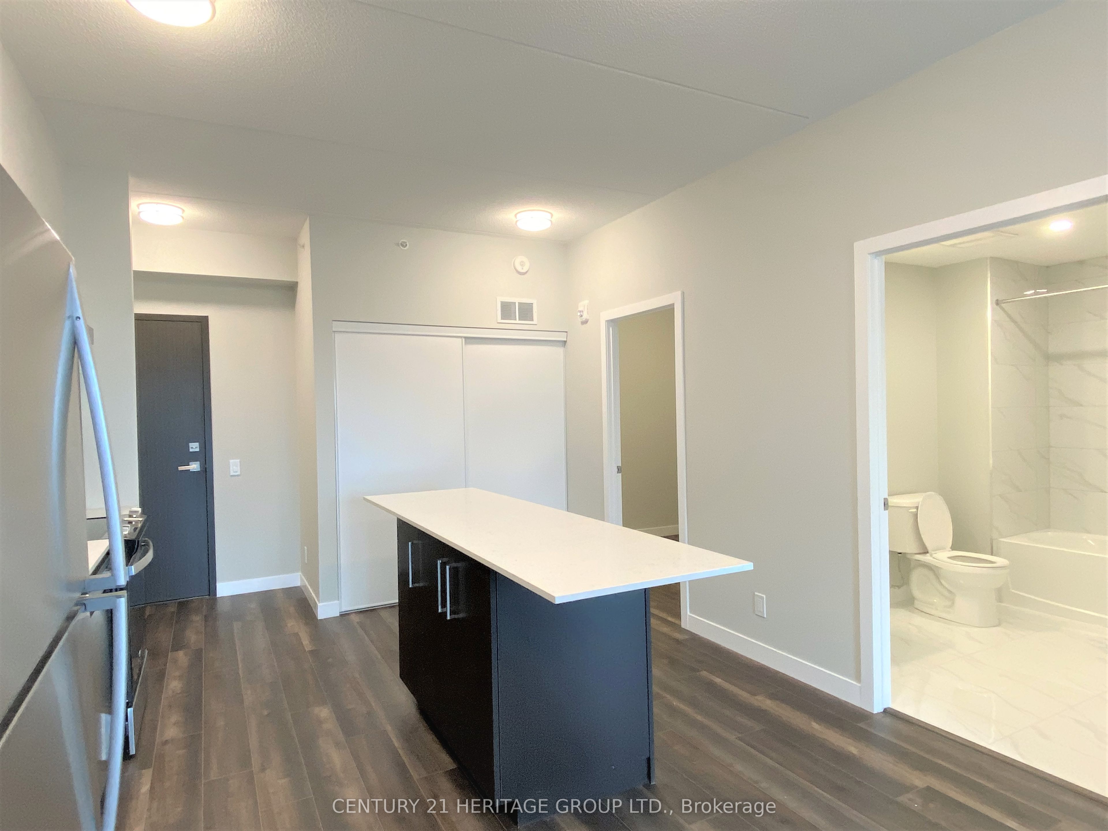15 Queen Street S 1512 Property Photo 6